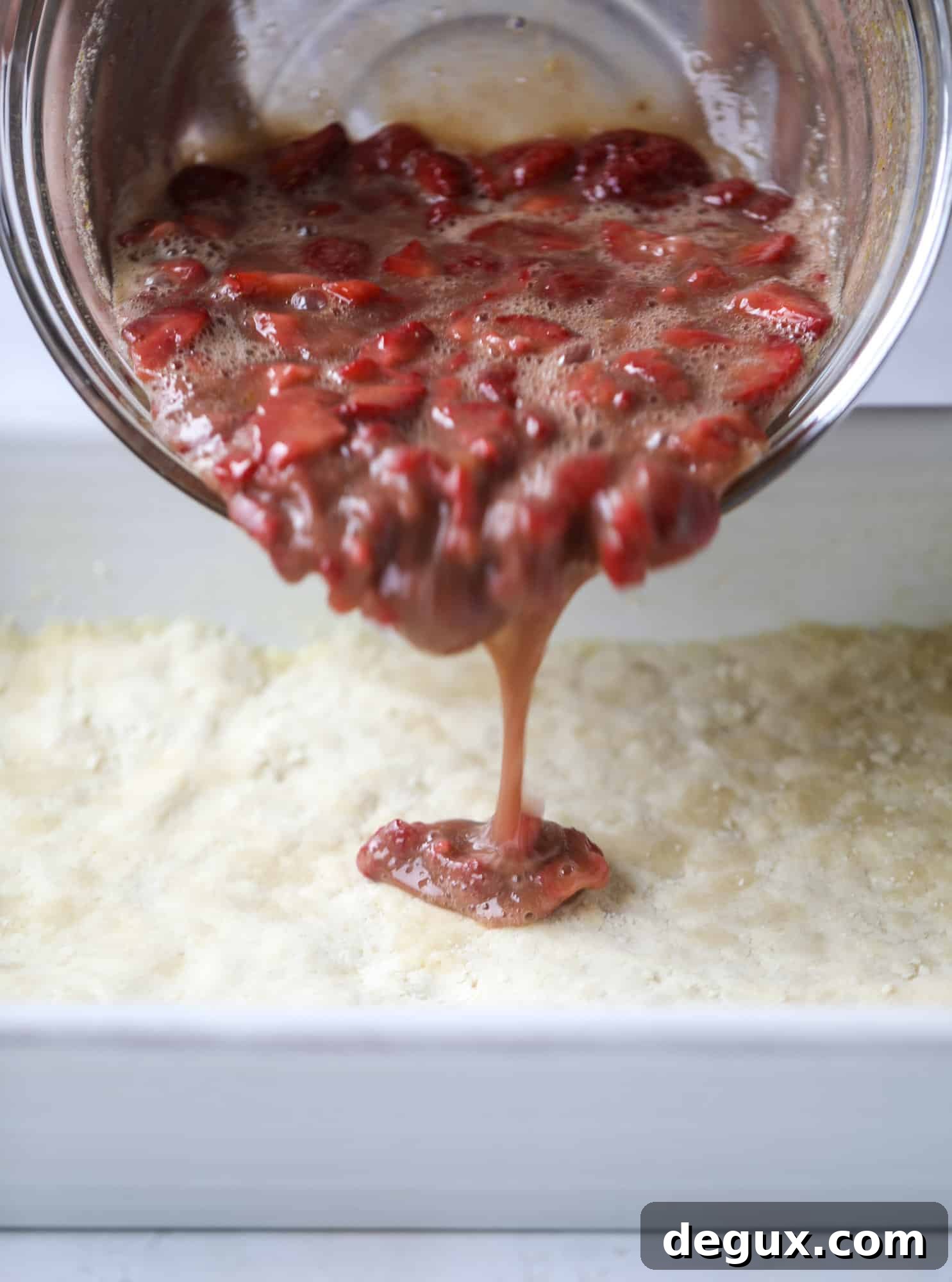 These strawberry cobbler bars are super delicious and perfect for a crowd! Made with juicy fresh strawberries, they start with a shortbread crust and end with a crumbly topping with a warm and delicious fruity filling. Huge hit! I howsweeteats.com #strawberry #cobbler #bars