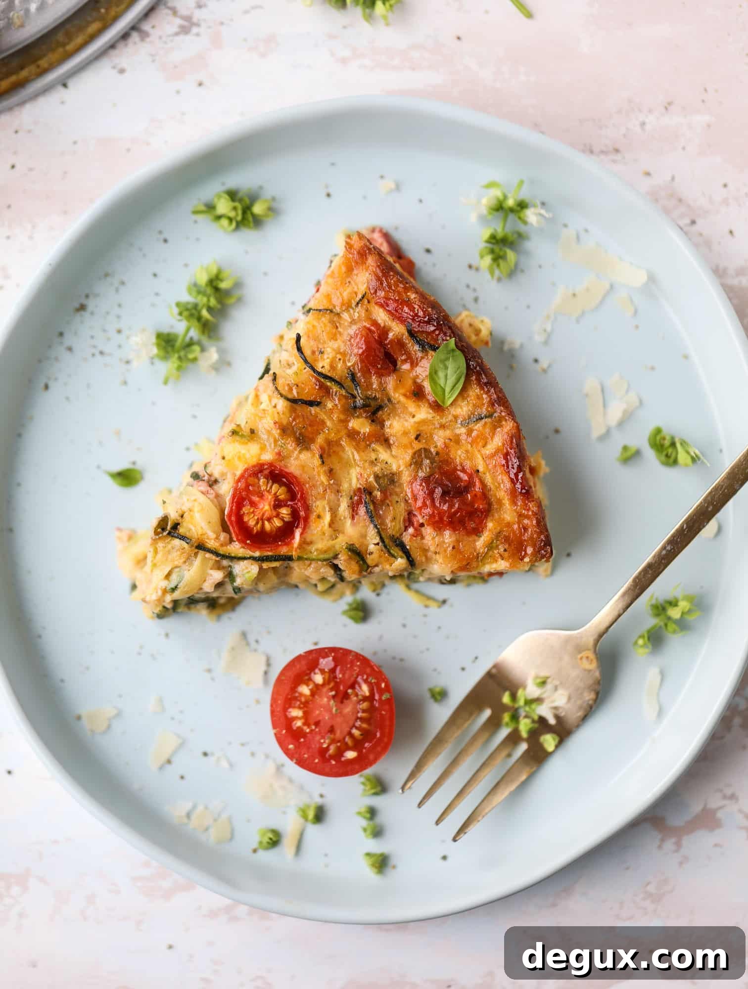 This zucchini pie recipes is absolutely divine and perfect for breakfast or dinner! Completely with garlic and blistered tomatoes, it combines cheese and egg to make a to-die-for frittata-like dish that can be eaten hot or cold! I howsweeteats.com #zucchini #pie #tomatoes #eggs #recipes #garden #summer