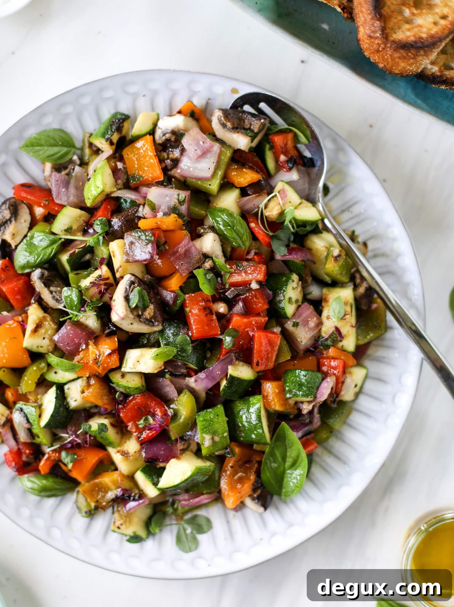 These are the best grilled vegetables ever! You grill your veggies and chop them into the perfect bite, then drizzle them with a fabulous fresh basil vinaigrette. Delish! It doesn't end there; serve these with grilled garlic toast and everyone will freak! I howsweeteats.com #best #grilled #vegetables #veggies #basil #bread