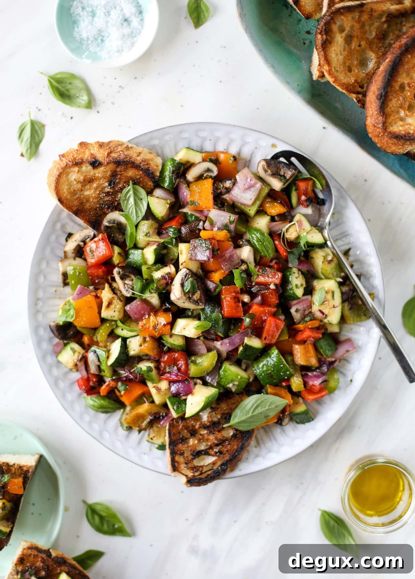 These are the best grilled vegetables ever! You grill your veggies and chop them into the perfect bite, then drizzle them with a fabulous fresh basil vinaigrette. Delish! It doesn't end there; serve these with grilled garlic toast and everyone will freak! I howsweeteats.com #best #grilled #vegetables #veggies #basil #bread