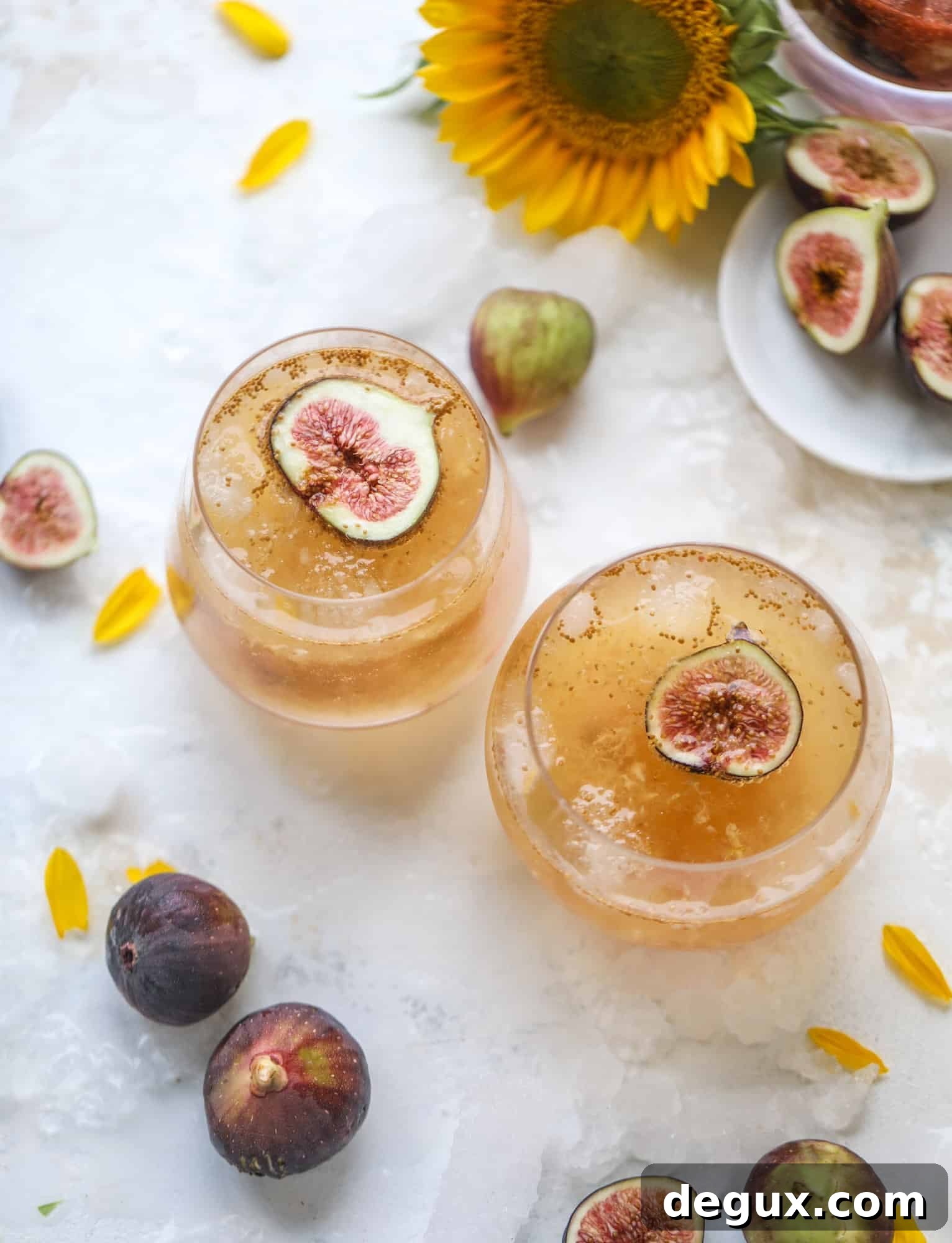 Brown Sugar Fig Sparkling Cocktail Recipe 2 This new fig cocktail is so delicious and perfect for your fresh juicy figs! Muddle the fresh figs with brown sugar and a touch of lemon, then add them to a glass with crushed ice and pour some bubbly on top. I love Prosecco, but you can use a sweeter bubbly too! I howsweeteats.com #fig #cocktail #brown #sugar #prosecco