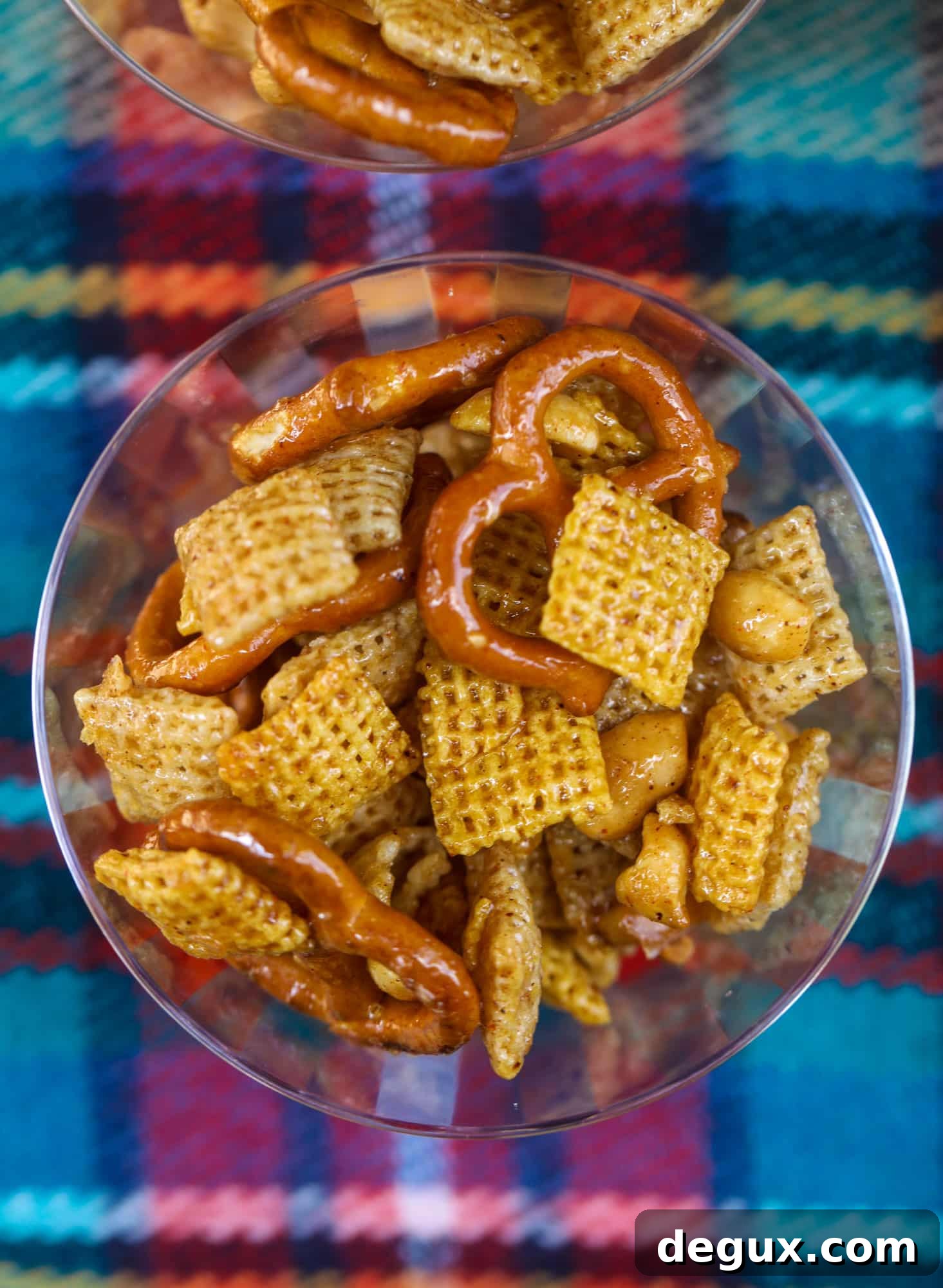 These are the best tailgating recipes right here! This tailgating menu contains some of the most popular recipes that are easily made ahead of time and taste delicious. Huge crowd pleasers for football season! I howsweeteats.com #tailgating #football #season #recipes #party #food
