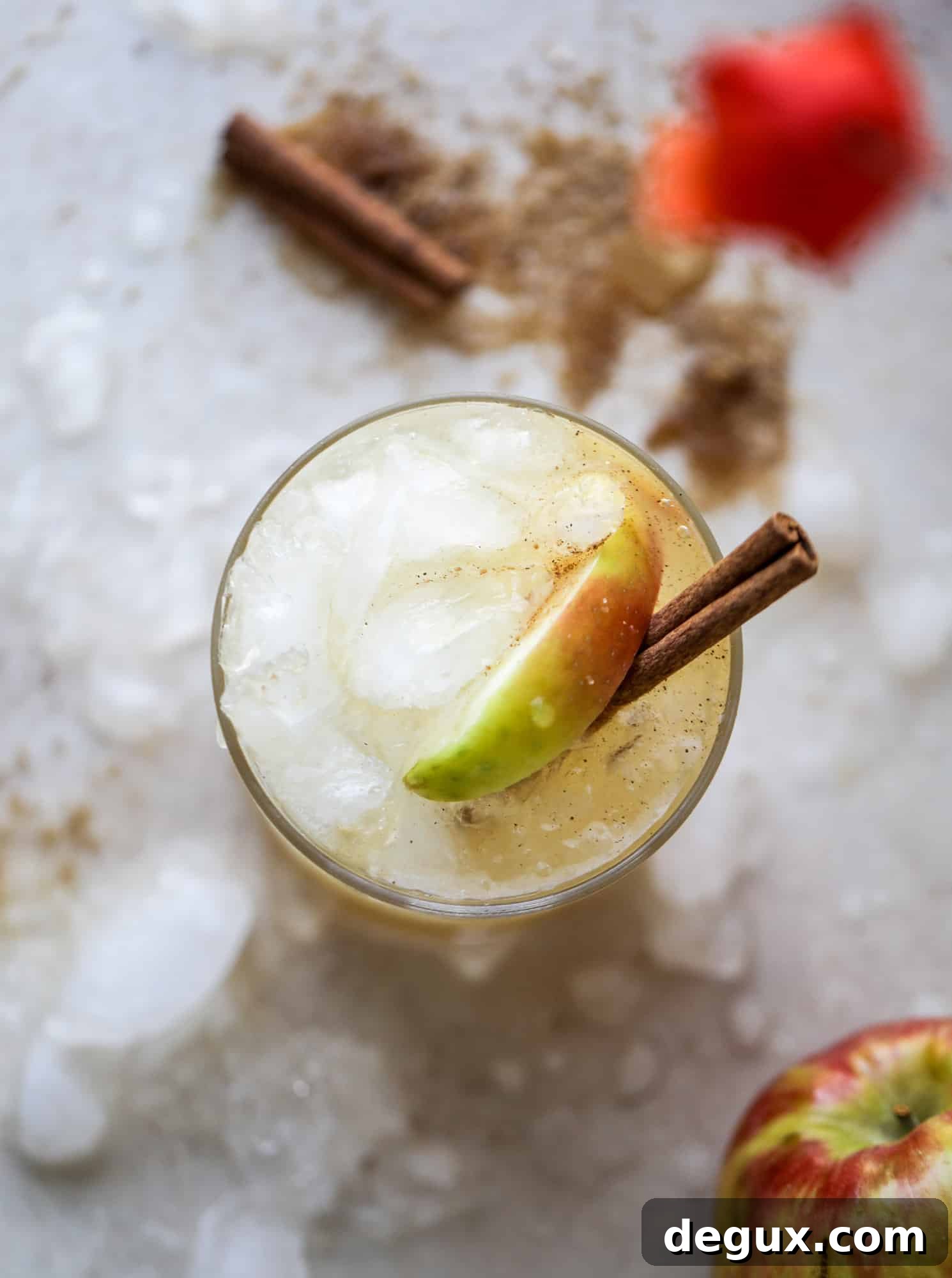 This honeycrisp apple cocktail is so perfect for fall! Fresh honeycrisp apple juice, honeycrisp apple syrup, vodka and ginger beer come together to create a refreshing, bubbly drink for autumn. Finished with a cinnamon sugar rim - YUM. I howsweeteats.com #honeycrisp #apple #cocktail #fall #drinks #vodka