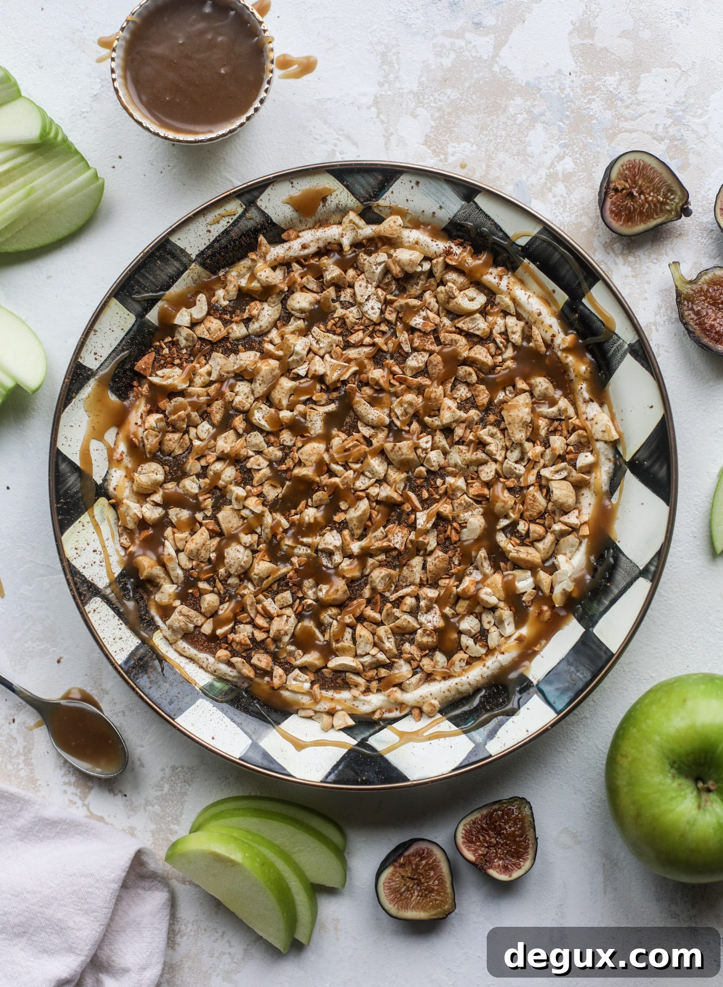 This caramel apple dip is my take on the old-school cream cheese based dip that is super delicious! Here, we have a mascarpone base with a bourbon caramel sauce, topped with roasted chopped cashews. Just add apples! I howsweeteats.com #caramel #apple #dip #appetizer #snack