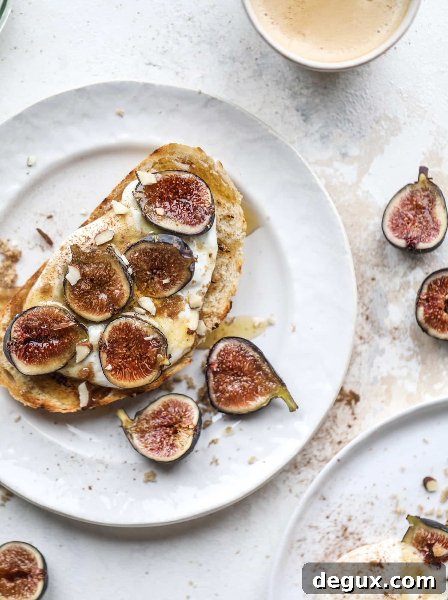 Grilled Cinnamon Toast with Fig Slices and Creamy Ricotta 2 This cinnamon sugar toast is an absolutely dream! It's spread with a cinnamon brown sugar butter, grilled to perfection and served with creamy whipped ricotta cheese, fresh figs, honey, cinnamon and sliced almonds. I howsweeteats.com #cinnamon #sugar #toast #ricotta #figs #breakfast