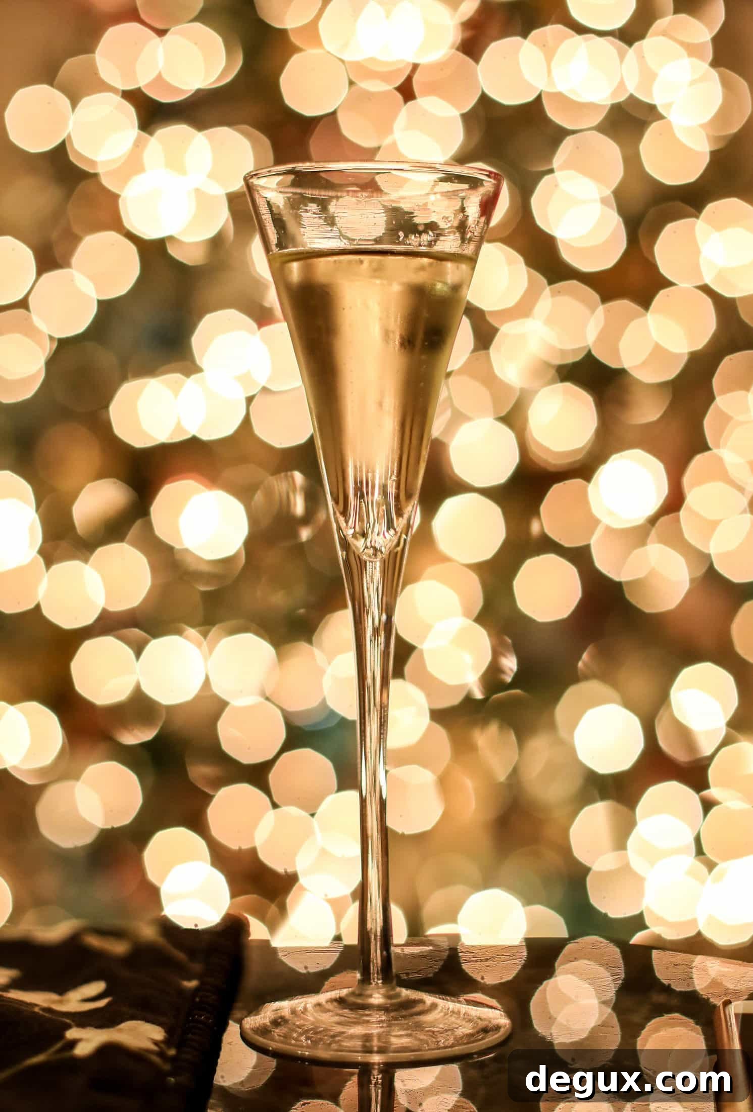 This is my go-to holiday entertaining guide for the season! 16 brand new exclusive recipes, all of my tips and tricks for hosting during the holidays along with my entertaining cheat sheet to make the season so much fun! I howsweeteats.com