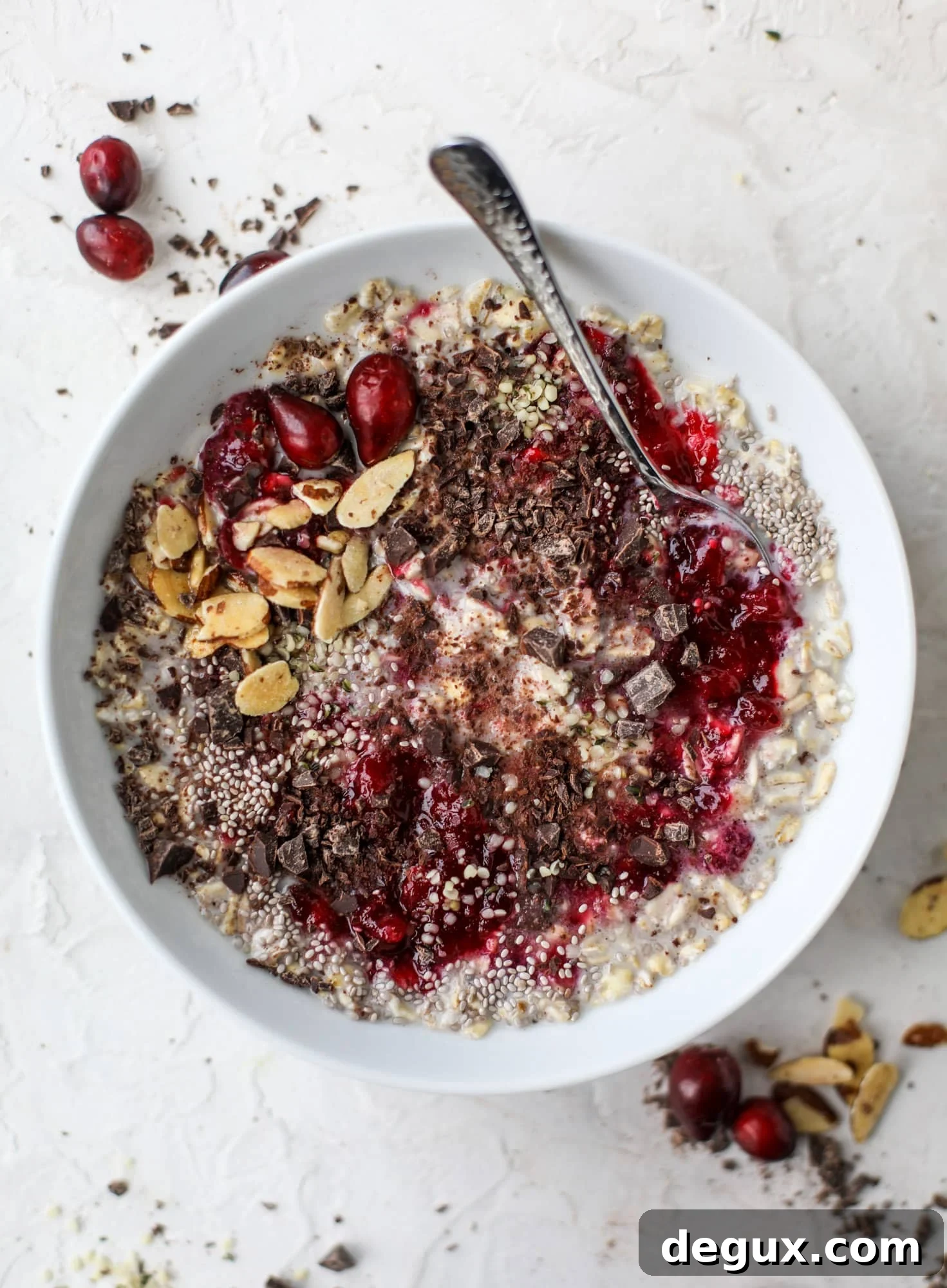 These leftover cranberry overnight oats are the perfect post-Thanksgiving breakfast! Leftover cranberry sauce and dark chocolate come together to flavor chewy, chilled overnight oats. Add on sliced almonds, chia seeds and hemp hearts for more deliciousness! I howsweeteats.com #overnight #oats