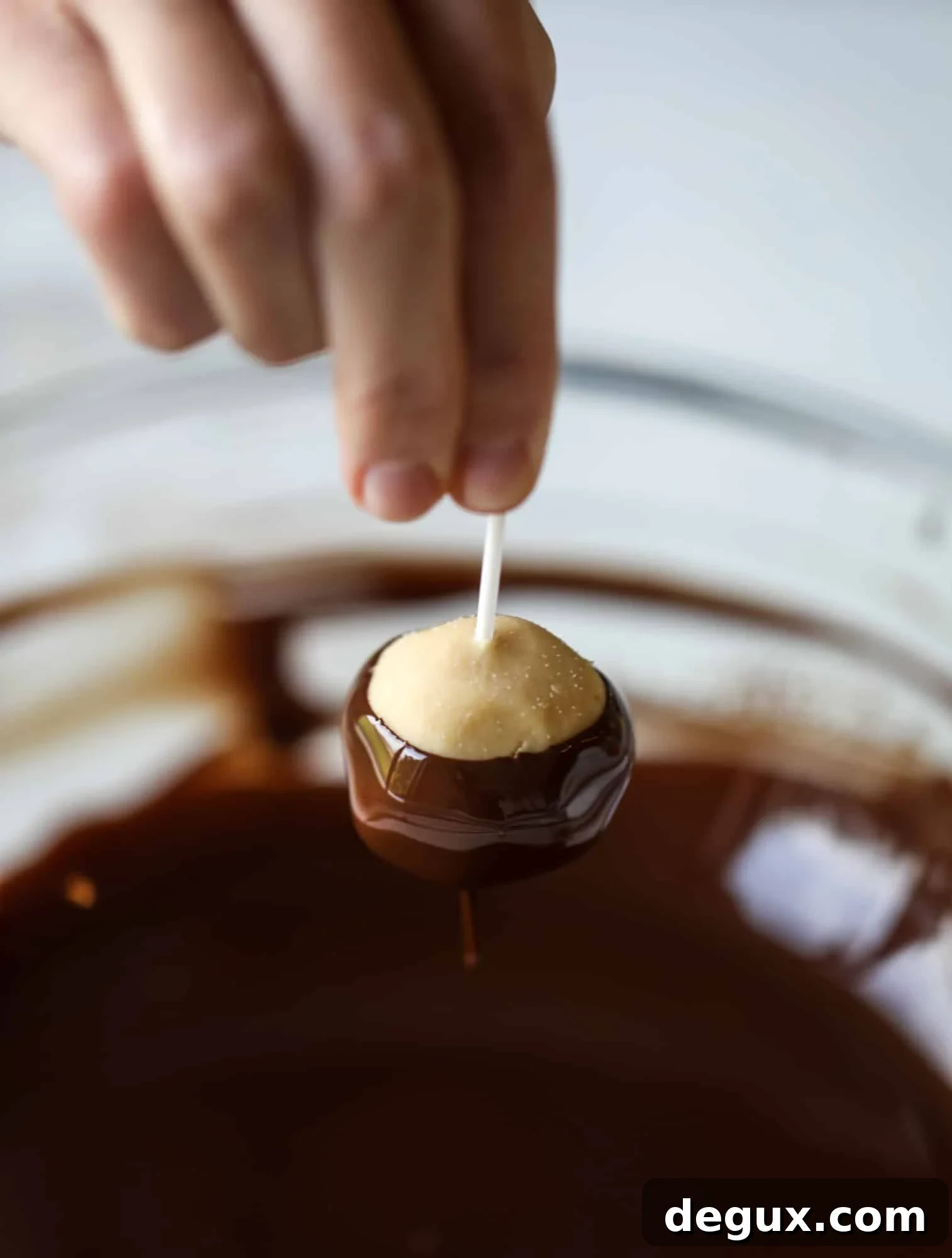 These cashew butter buckeyes are a fun and modern twist on the traditional buckeye recipe! Creamy cashew butter makes a delicious, rich dough and then it's coated in chocolate and sprinkled with sea salt. Delicious! I howsweeteats.com #cashewbutter #buckeyes