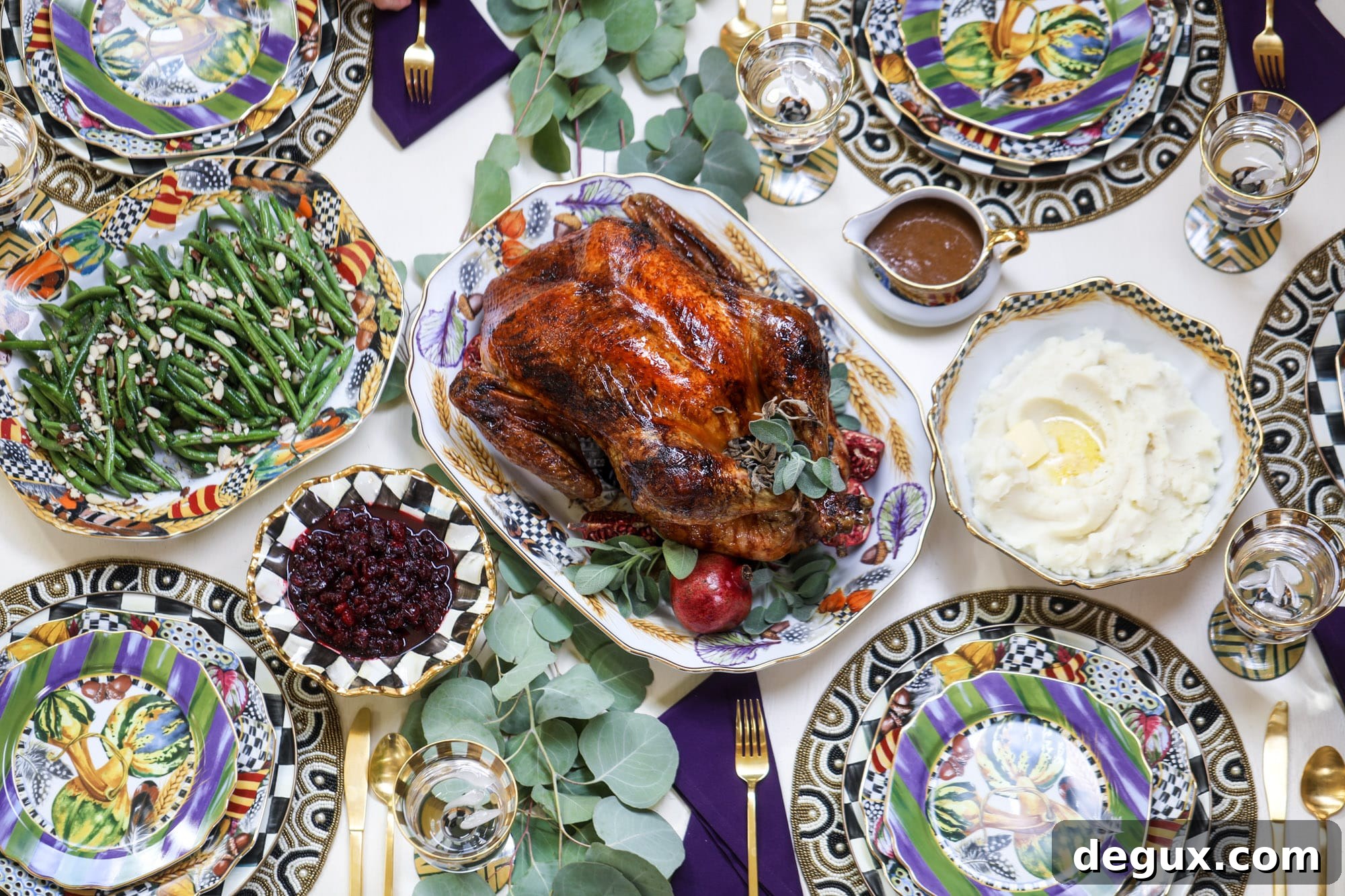 This is my four week thanksgiving timeline, starting from a month out and finishing with an hourly guide on thanksgiving day! It's a great way to get prepped and be sure that you actually enjoy the day with friends and family! I howsweeteats.com #thanksgiving #timeline