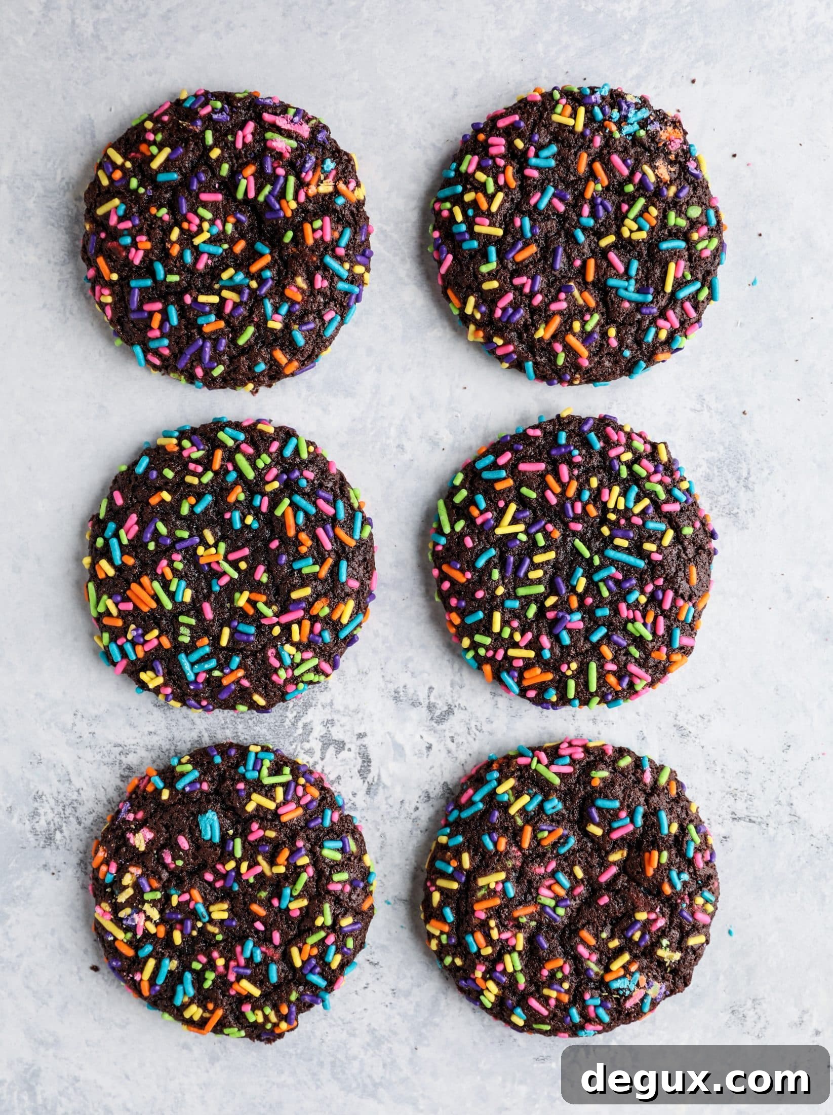 Holiday Baking Ideas: My Top 2018 Treats for the Season 7 This list is made up of my 2018 best cookies to bake for Christmas and the holiday season! These are tried and true favorites that our friends and family love - ones we put on our cookie trays every single year! I howsweeteats.com #cookies #christmas #box