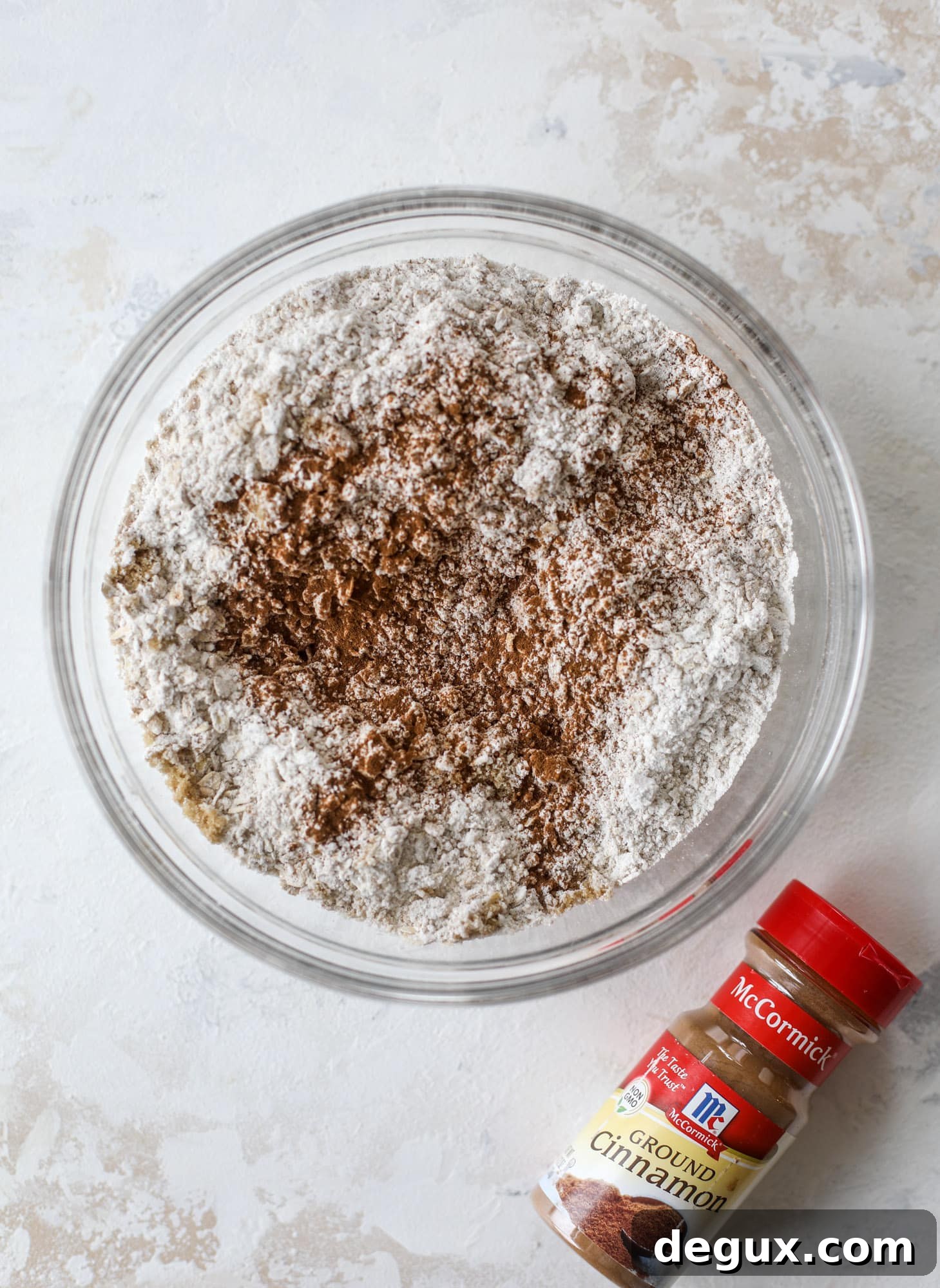 These snickerdoodle caramelitas have a layer of chewy, cinnamon sugared oatmeal bar topped with cream white chocolate and more crumbly, chewy oatmeal bites. They are super delicious and festive! I howsweeteats.com #snickerdoodle #caramelitas