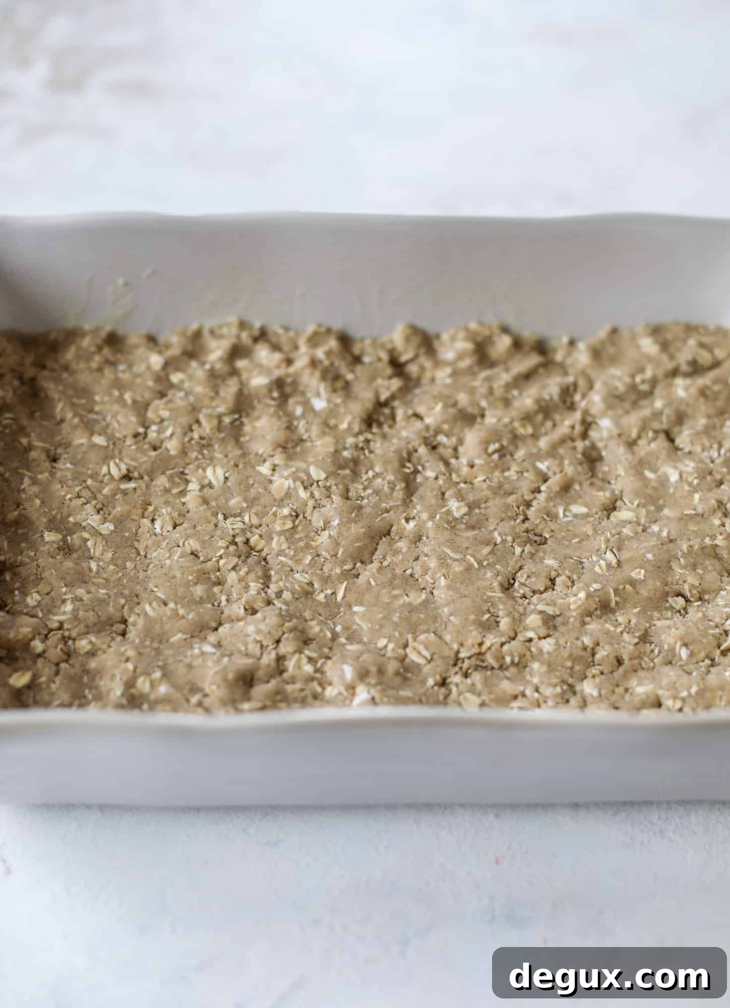 These snickerdoodle caramelitas have a layer of chewy, cinnamon sugared oatmeal bar topped with cream white chocolate and more crumbly, chewy oatmeal bites. They are super delicious and festive! I howsweeteats.com #snickerdoodle #caramelitas