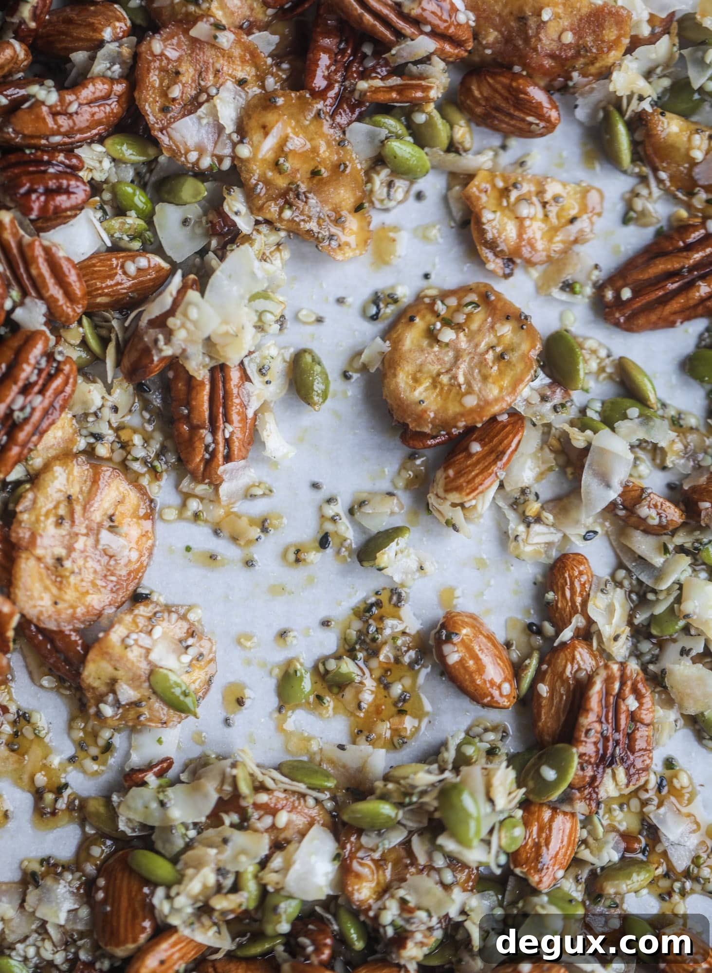 This delicious healthy snack mix is perfect to prep for snacks on the go! It's satisfying, flavorful, both sweet and savory and the best part - is super crunchy. It's full of nuts, some fruit, a bit of coconut, spices, hemp hearts and chia! I howsweeteats.com #healthy #trailmix
