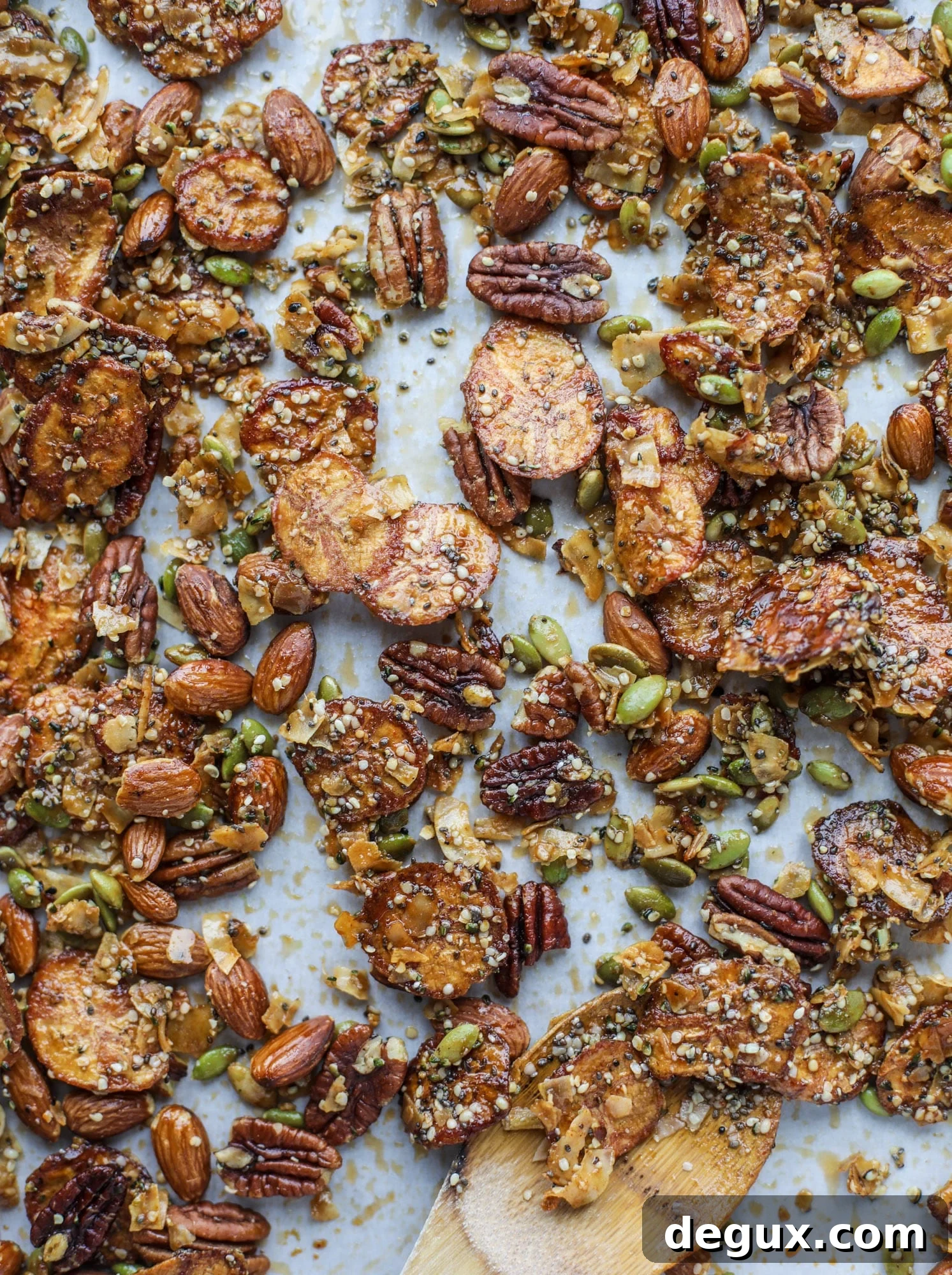 This delicious healthy snack mix is perfect to prep for snacks on the go! It's satisfying, flavorful, both sweet and savory and the best part - is super crunchy. It's full of nuts, some fruit, a bit of coconut, spices, hemp hearts and chia! I howsweeteats.com #healthy #trailmix