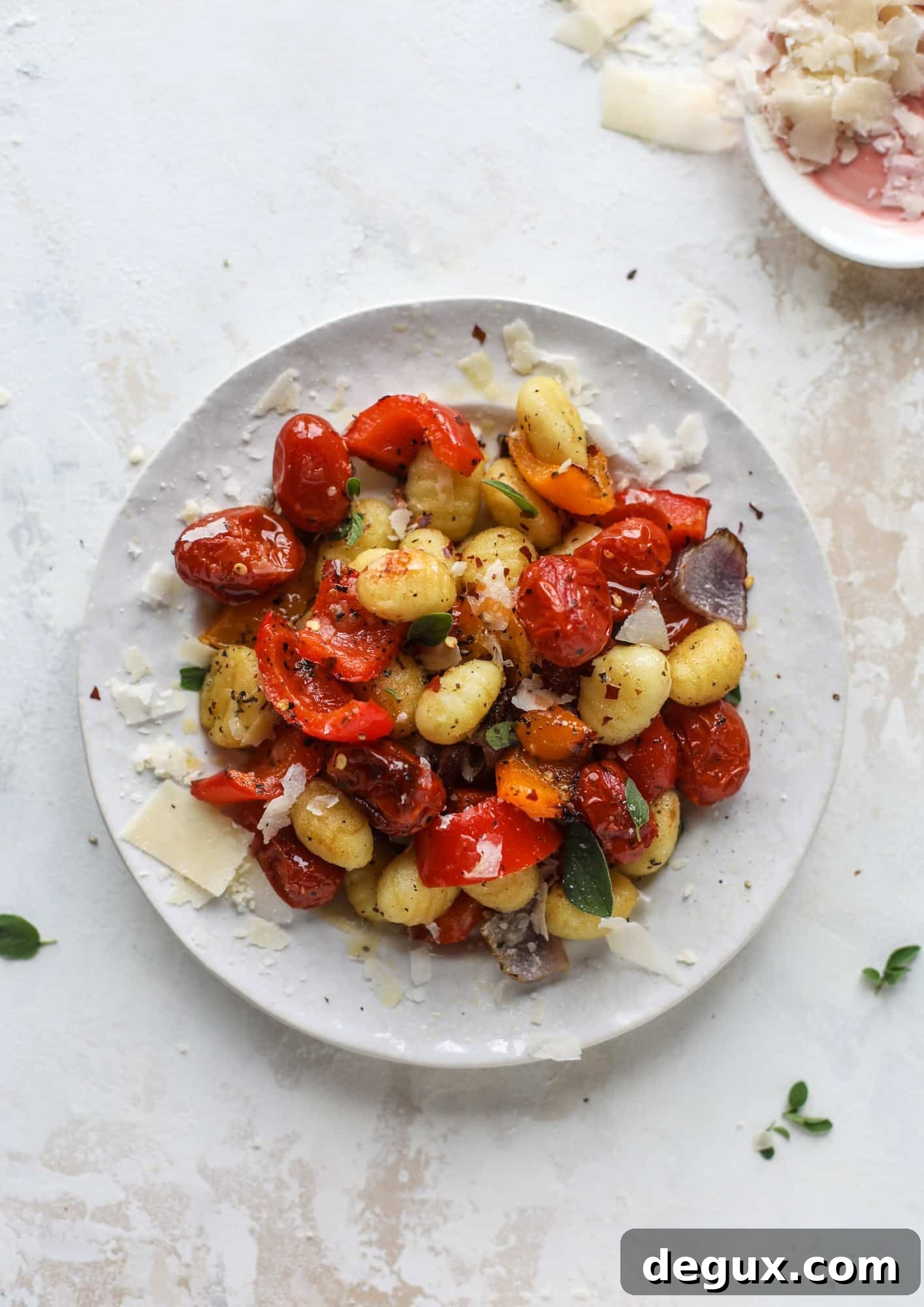 Sheet Pan Gnocchi with Roasted Vegetables and Garlic-Parmesan 6 Sheet pan gnocchi is an easy meal that the whole family will love! Toasted gnocchi along with burst tomatoes and caramelized peppers makes the best dinner. I howsweeteats.com #sheetpan #gnocchi