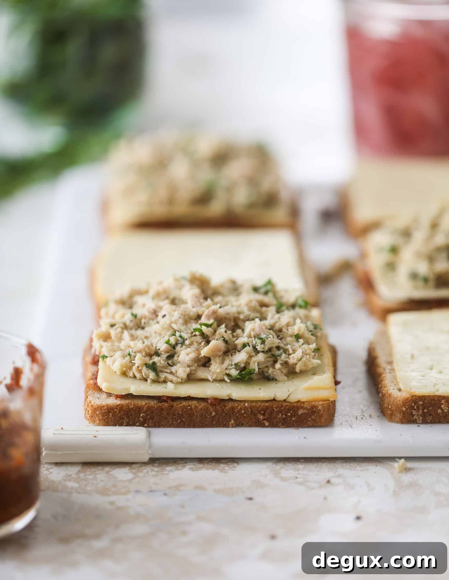 This tuscan tuna melt is a modern way to enjoy a tuna sandwich, with peppery arugula, melty cheese, pickled onions and sun dried tomato spread! I howsweeteats.com #tuna #melt