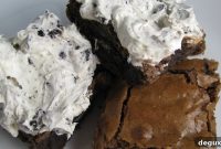 Cookies and Cream Brownies Recipe: Fudgy Oreo-Stuffed Brownies