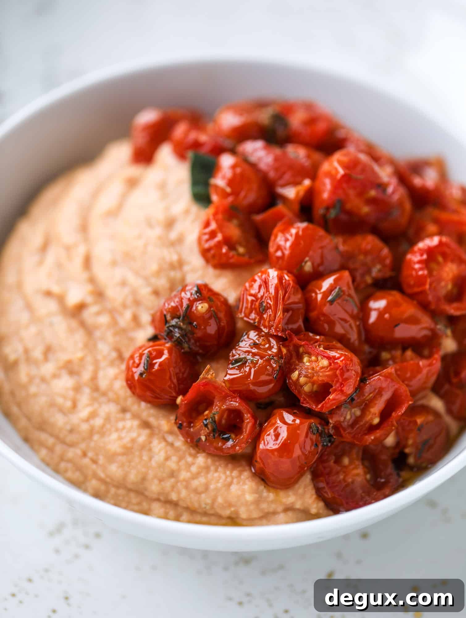 Slow roasted tomato hummus is a creamy and savory spread that is perfect for dipping, sandwiches or wraps, salads and bowls of all kind! I howsweeteats.com #slowroastedtomato #hummus