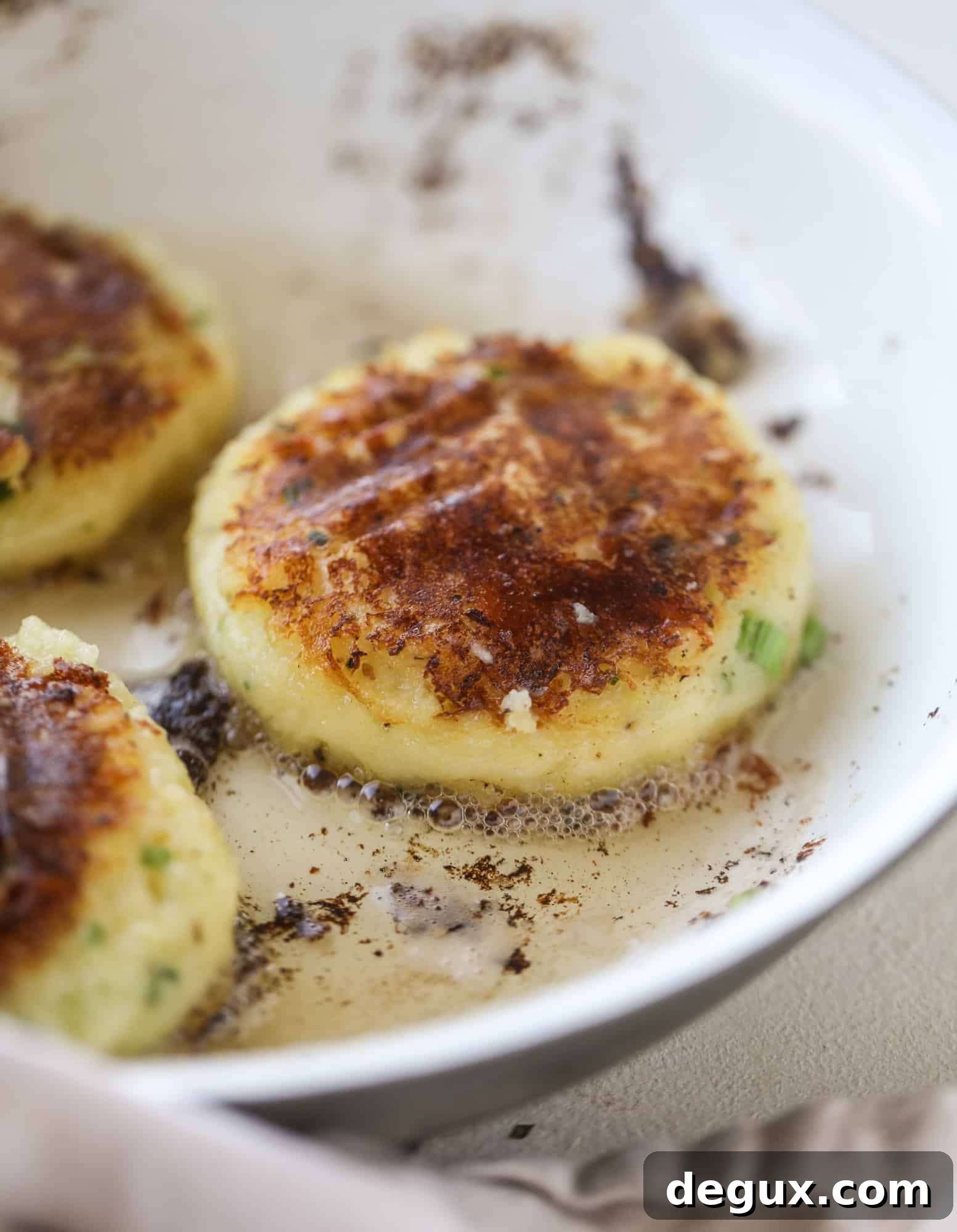 Loaded mashed potato pancakes are the perfect comfort food or side dish to a hearty meat. Crispy mashed potatoes with aged cheddar. Delicious! I howsweeteats.com #mashedpotato #pancakes