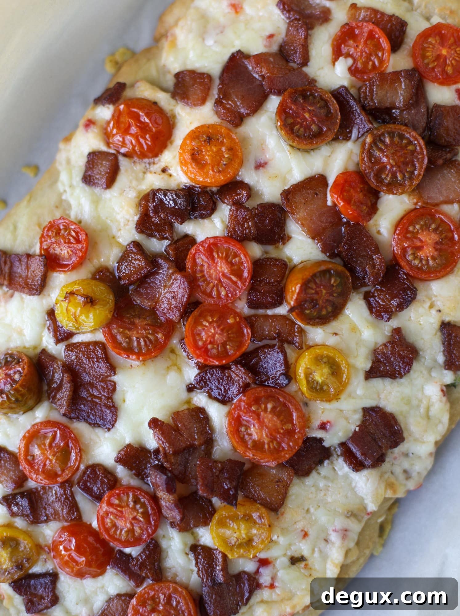 flatbread with bacon and tomatoes 