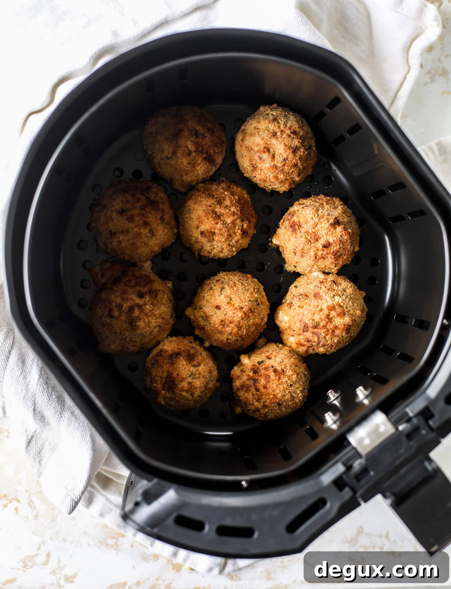 This cheesy cauliflower rice arancini is every bit as delicious as traditional arancini, and so much lighter! Cheesy on the side, crunchy on the outside.