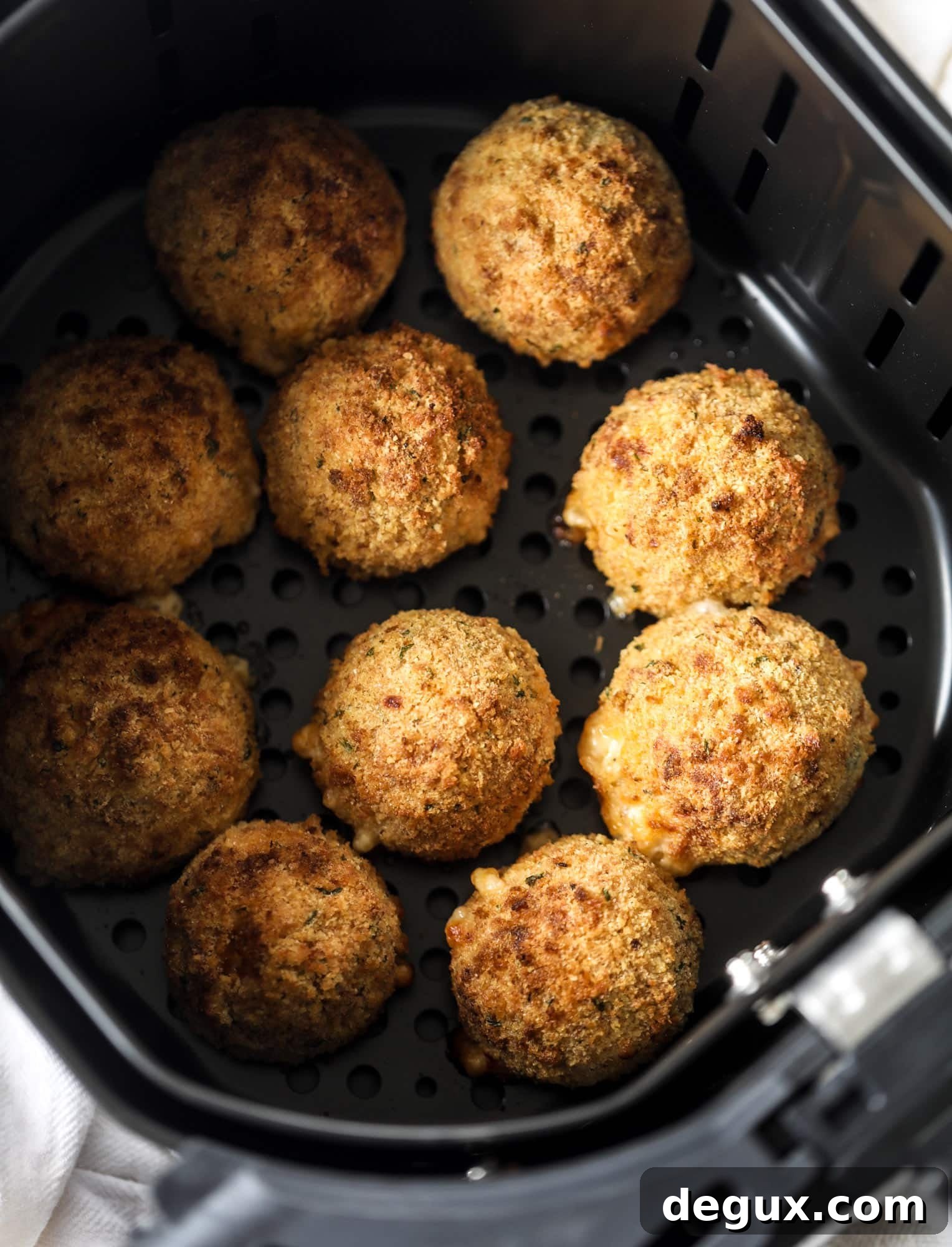 This cheesy cauliflower rice arancini is every bit as delicious as traditional arancini, and so much lighter! Cheesy on the side, crunchy on the outside.