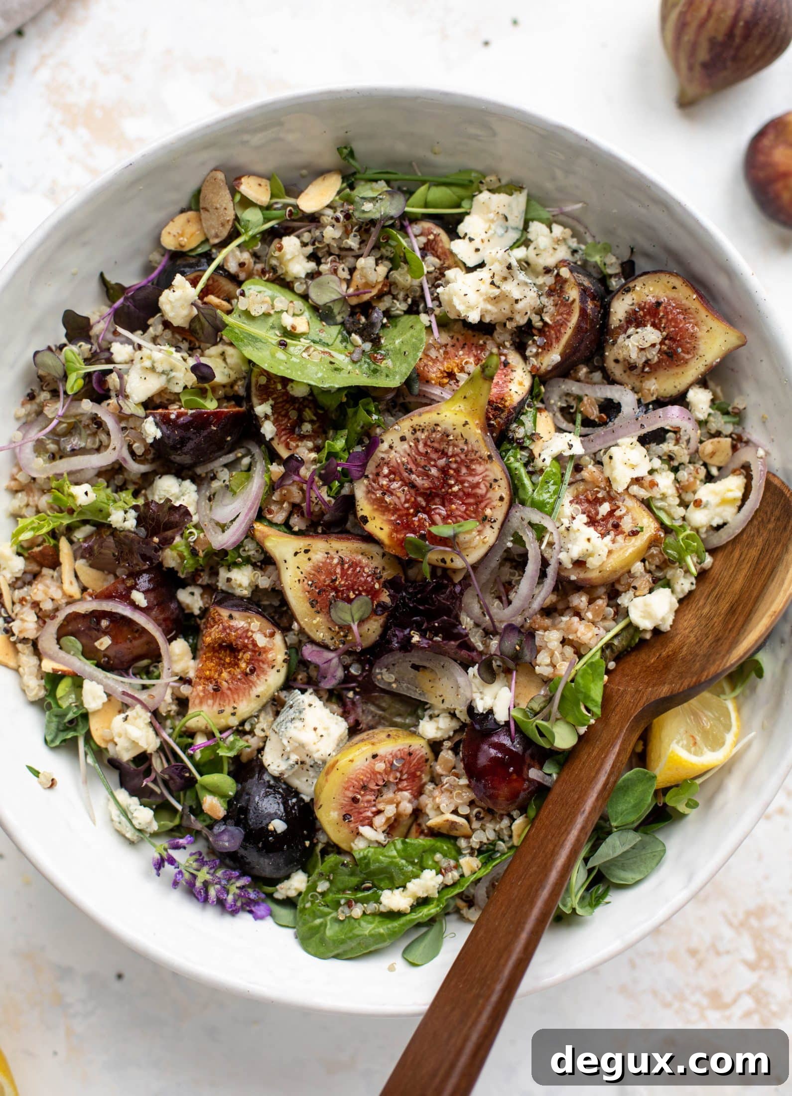 Fig and Farro Grain Bowls with Lemon-Lavender Vinaigrette 2 These grain bowls are the perfect September salad! Juicy figs, greens, quinoa, farro, almonds and a lemon lavender vinaigrette make this bowl irresistible.