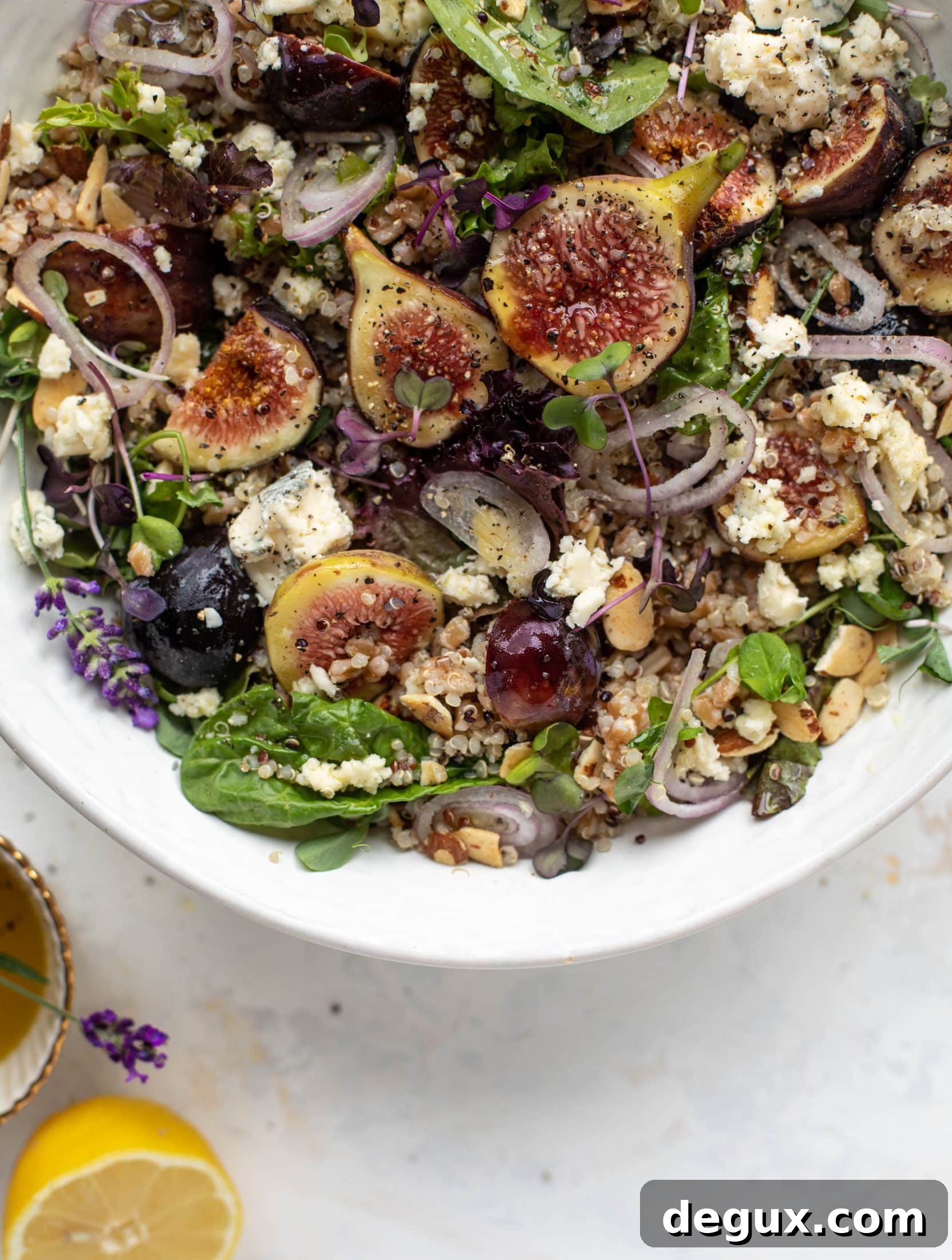 Fig and Farro Grain Bowls with Lemon-Lavender Vinaigrette 6 These grain bowls are the perfect September salad! Juicy figs, greens, quinoa, farro, almonds and a lemon lavender vinaigrette make this bowl irresistible.