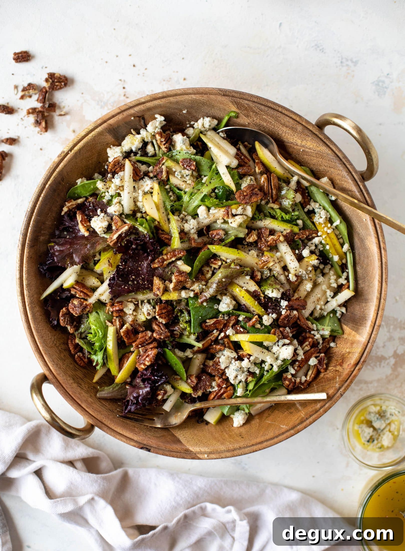 Holiday Pear, Gorgonzola & Sweet-Spiced Pecan Salad Recipe 2 This pear gorgonzola is the perfect simple greens salad for the holiday and winter season! Topped with sweet and spicy pecans and champagne vinaigrette!