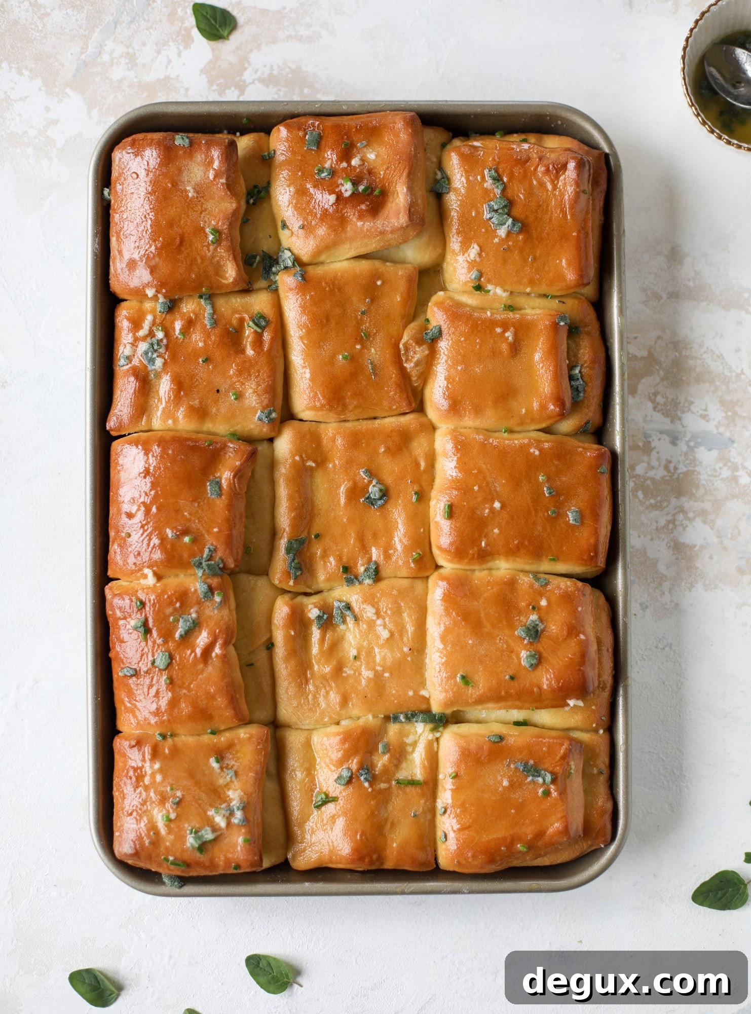 Right here I'm sharing the best thanksgiving recipes you can find! Over 100 of my favorite recipes from salads and apps to dessert and cocktails.