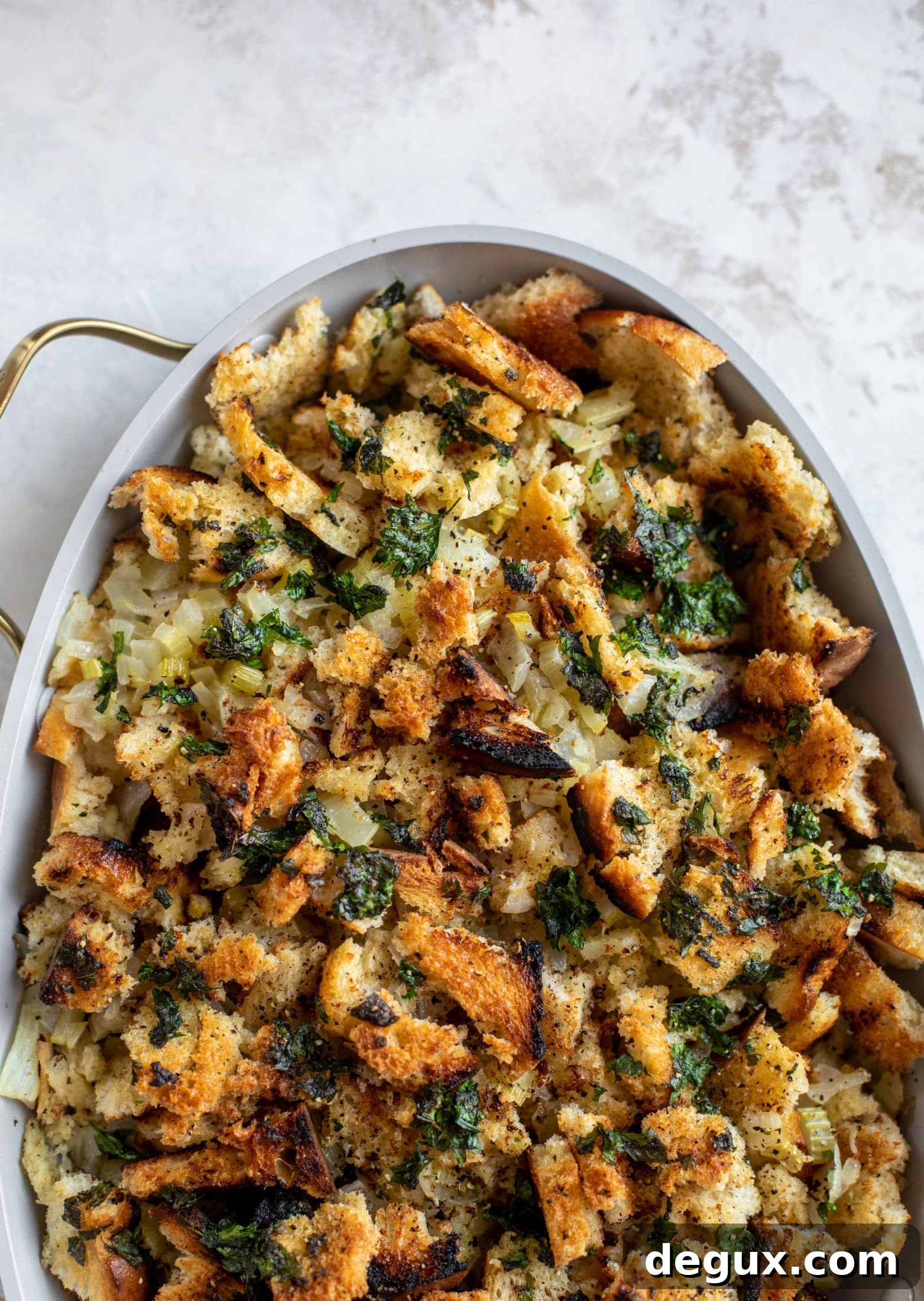Right here I'm sharing the best thanksgiving recipes you can find! Over 100 of my favorite recipes from salads and apps to dessert and cocktails.