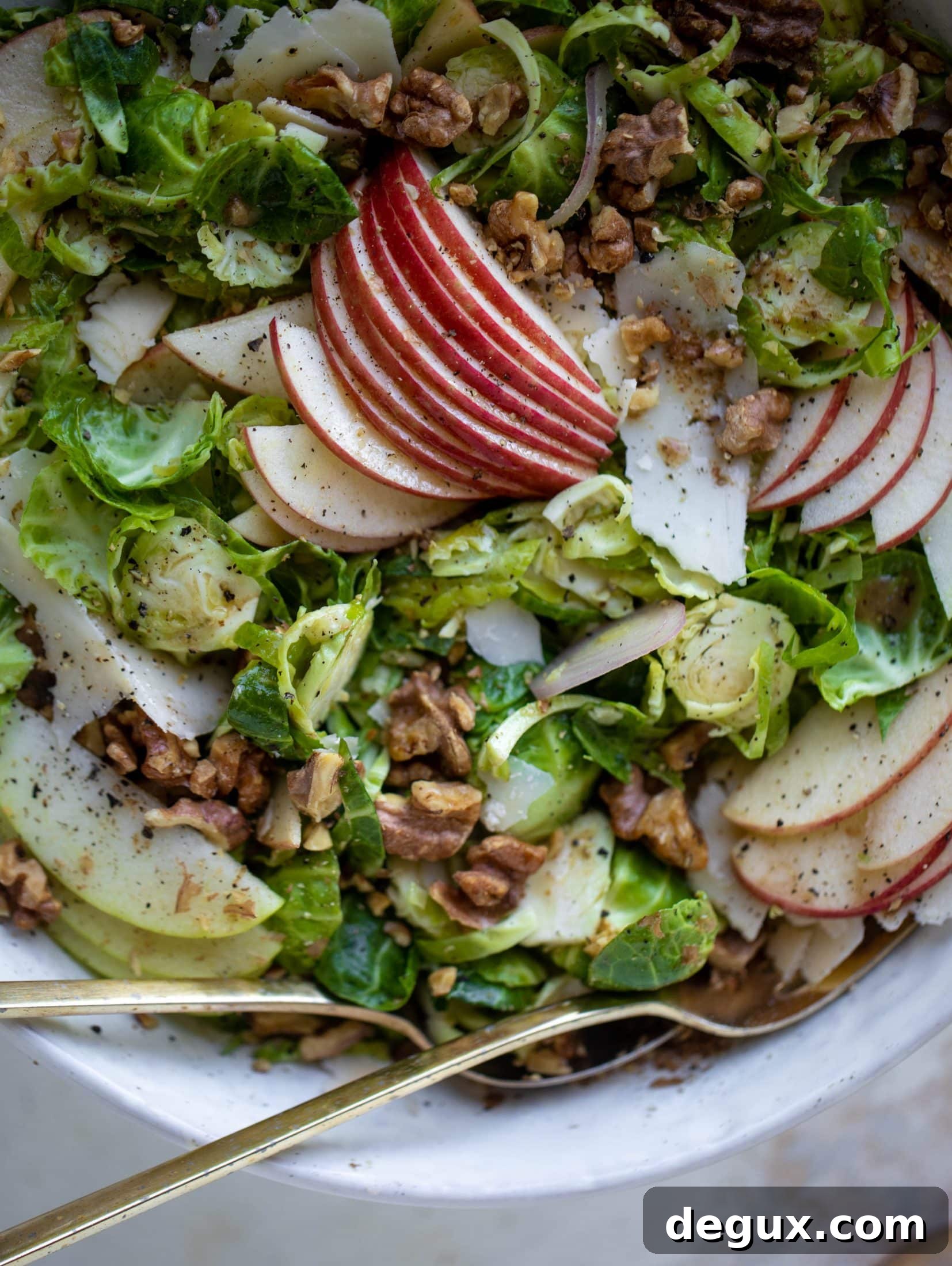 Right here I'm sharing the best thanksgiving recipes you can find! Over 100 of my favorite recipes from salads and apps to dessert and cocktails.