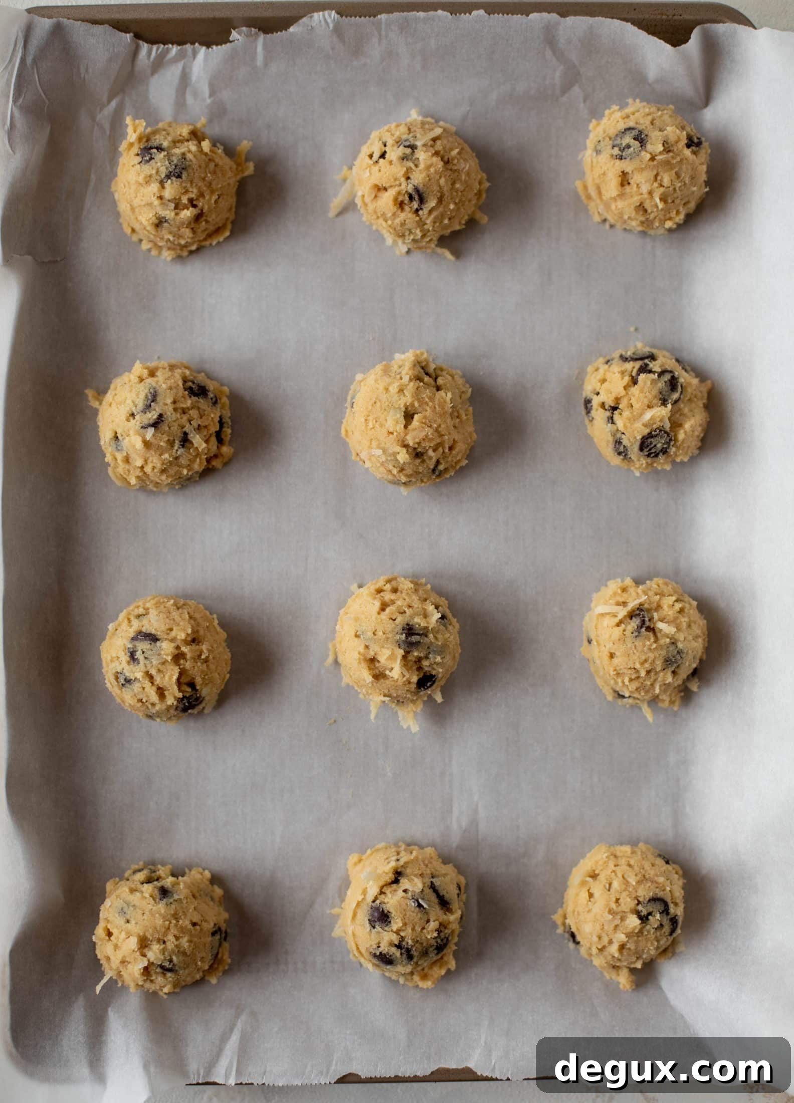 Royal Cookie Recipes: Classic Confections to Impress 4 Royal cookies are filled with chocolate chips, shredded coconut and macadamia nuts. These are the perfect copycat to the Nordstrom royal cookie!