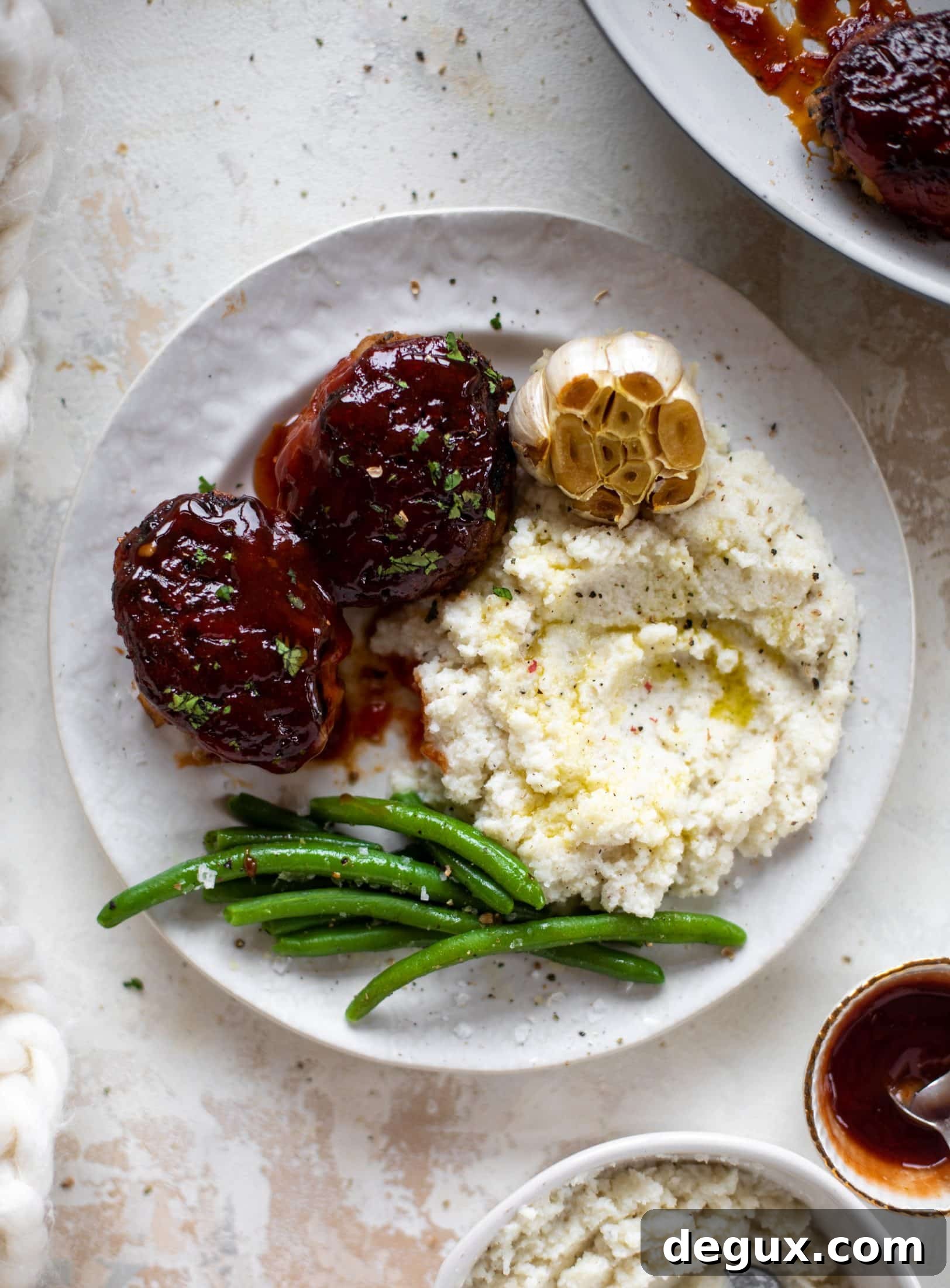 Mini Turkey Meatloaves with Roasted Garlic Cauliflower Mash Recipe 2 Mini turkey meatloaf in a skillet is the best weeknight dinner idea! Serve with roasted garlic cauliflower mash and your favorite green veggie on the side.
