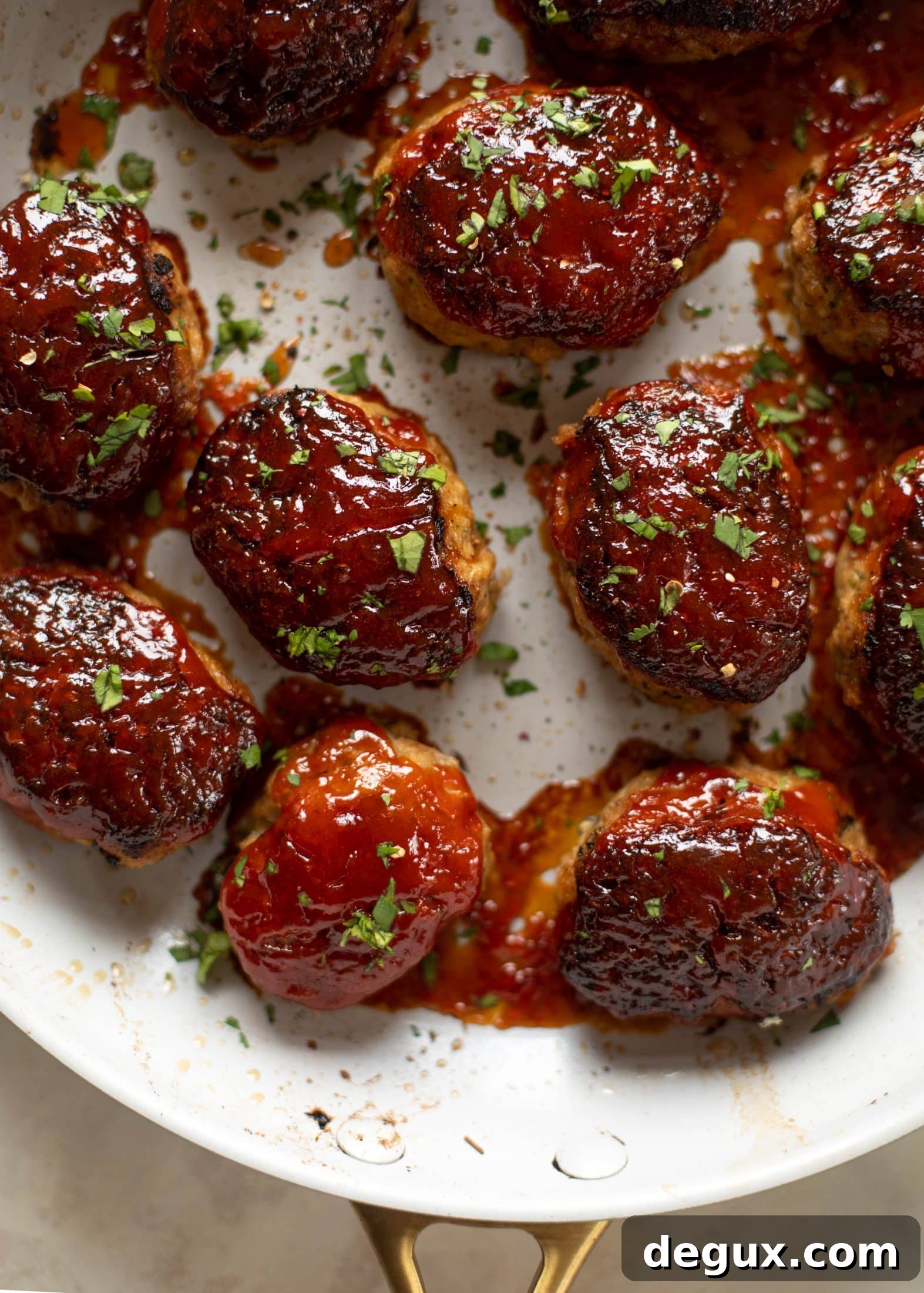 Mini Turkey Meatloaves with Roasted Garlic Cauliflower Mash Recipe 7 Mini turkey meatloaf in a skillet is the best weeknight dinner idea! Serve with roasted garlic cauliflower mash and your favorite green veggie on the side.