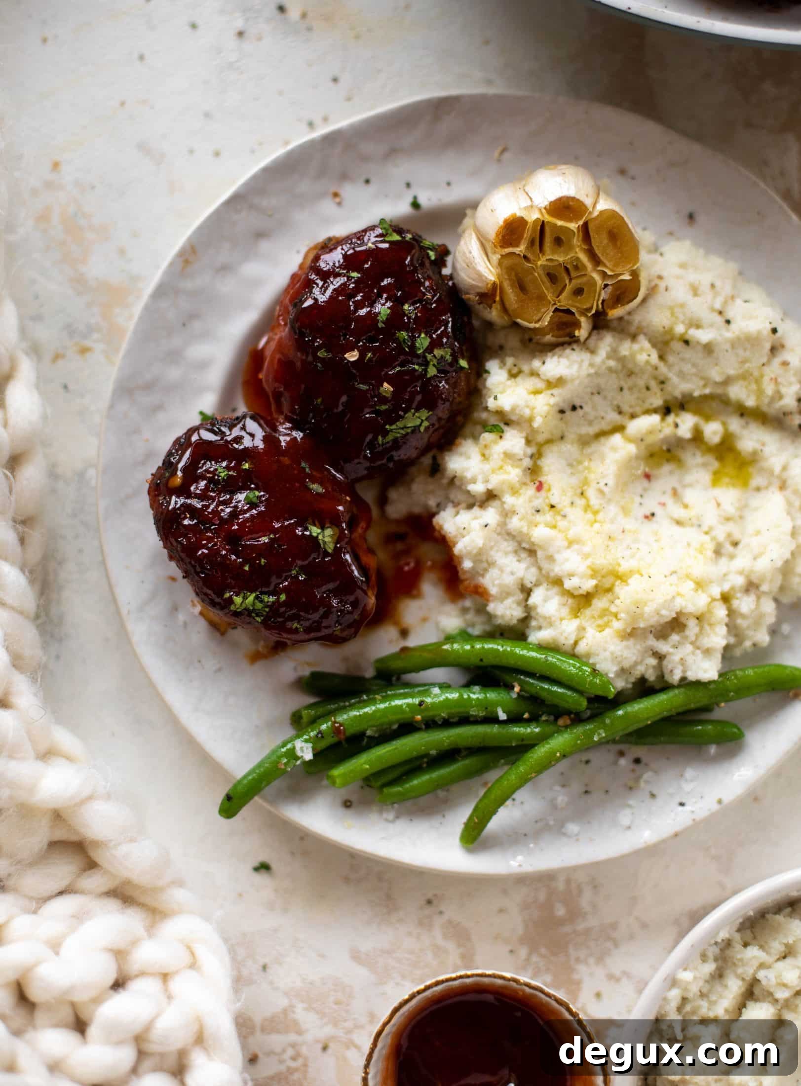 Mini Turkey Meatloaves with Roasted Garlic Cauliflower Mash Recipe 8 Mini turkey meatloaf in a skillet is the best weeknight dinner idea! Serve with roasted garlic cauliflower mash and your favorite green veggie on the side.