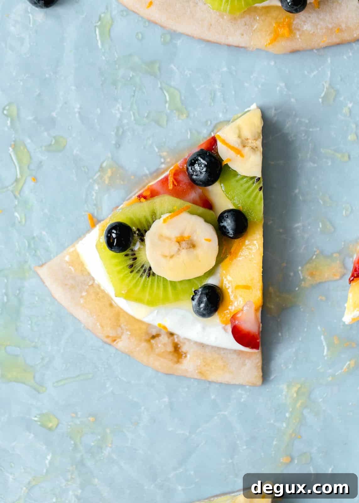 Fruit Pizza with Sugar Cookie Crust: Fresh Fruit Dessert Recipe 5 fruit pizza on a sugar cookie crust I howsweeteats.com