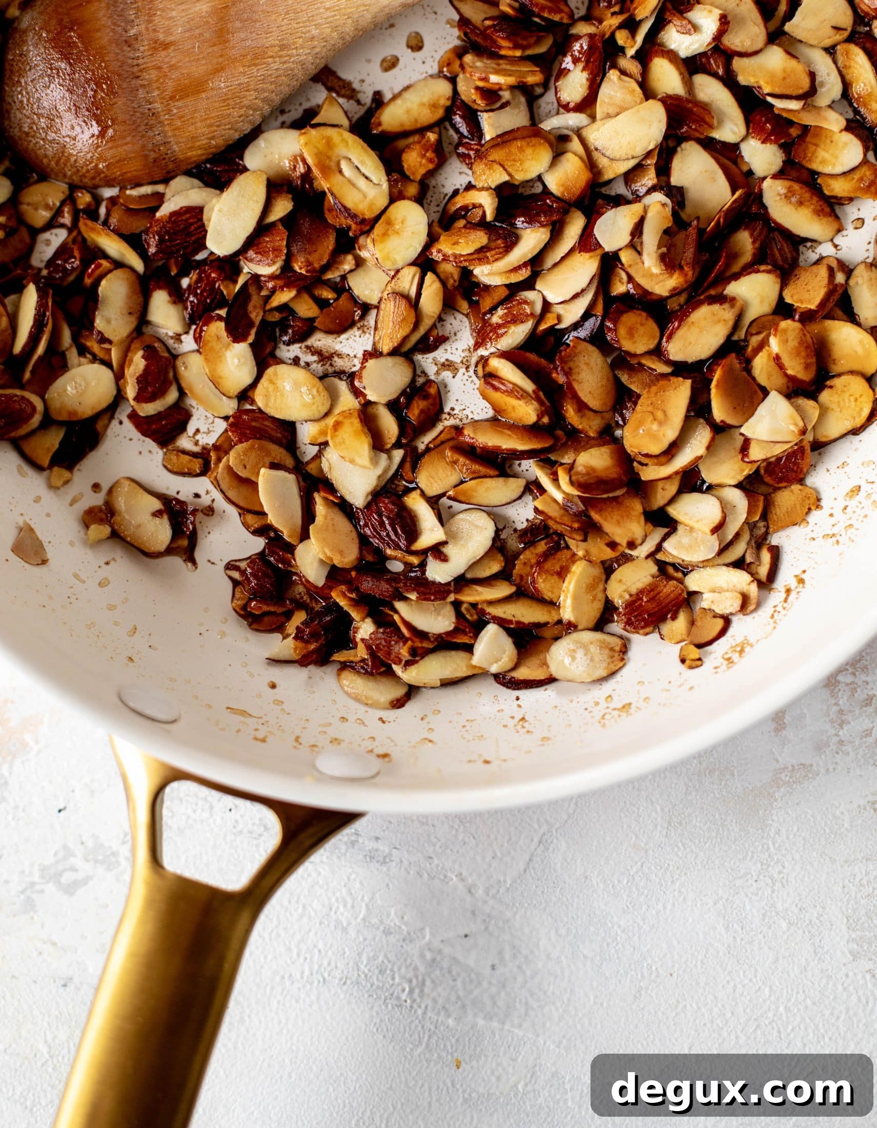 toasted sliced almonds