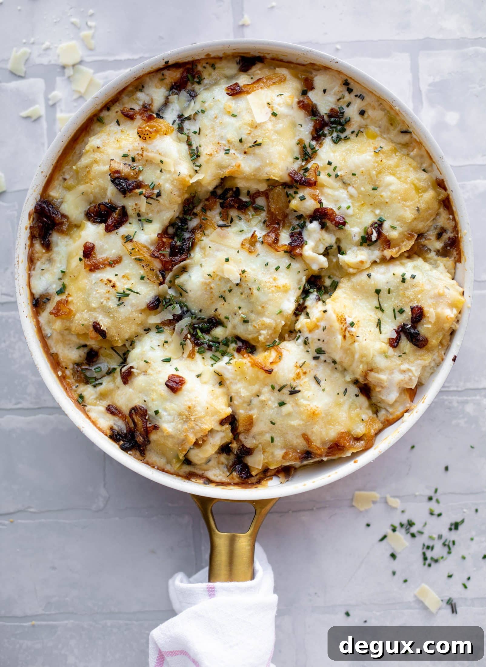 French Onion Chicken Lasagna Roll-Ups Recipe for Savory Weeknight Meals 6 These french onion chicken lasagna roll ups are loaded with flavor! Creamy sauce, chicken, spinach, caramelized onions and gruyere cheese. Love!