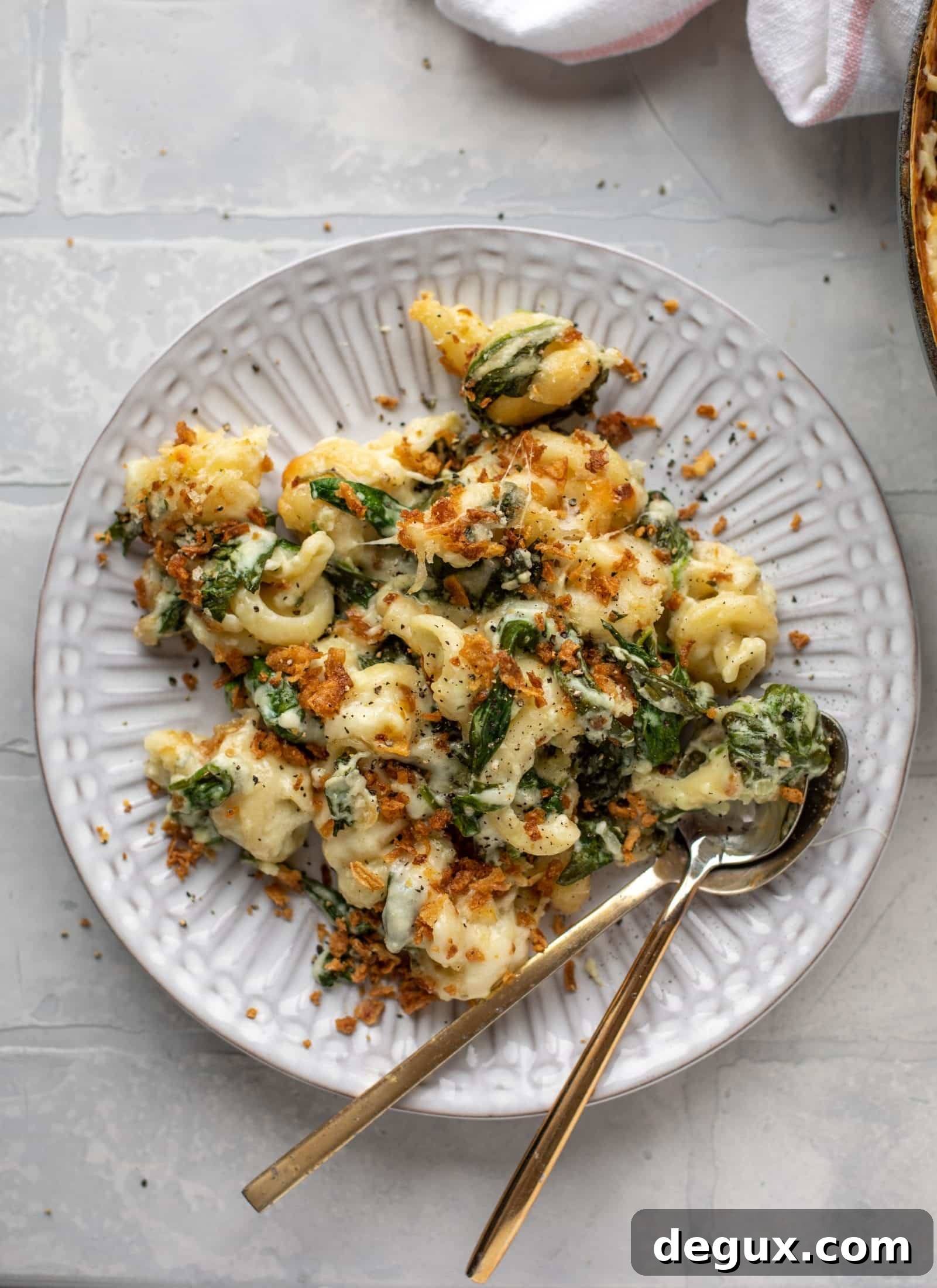 This creamed spinach mac and cheese is a dreamy, cheesy mac and cheese dish with tons of fresh baby spinach! Super comforting and flavorful. 