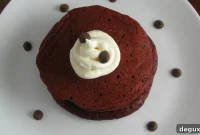Red Velvet Pancakes: Fluffy Recipe with Cream Cheese Glaze