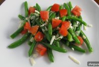 Tuscan-Style Green Beans with Garlic and Tomato