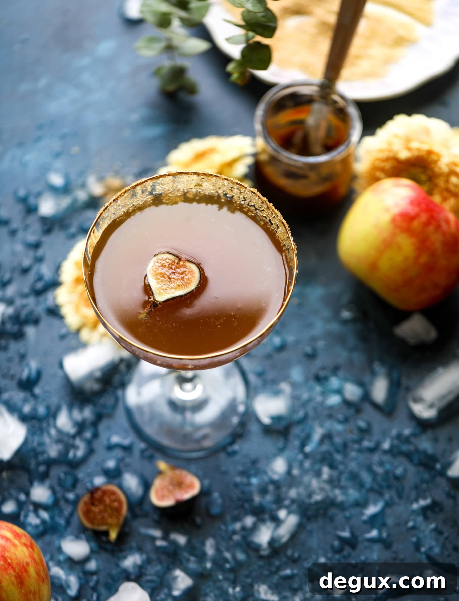 25 Favorite Fall Cocktails to Warm Up Your Evenings 26 apple bourbon fizz and 25 of the best fall cocktails