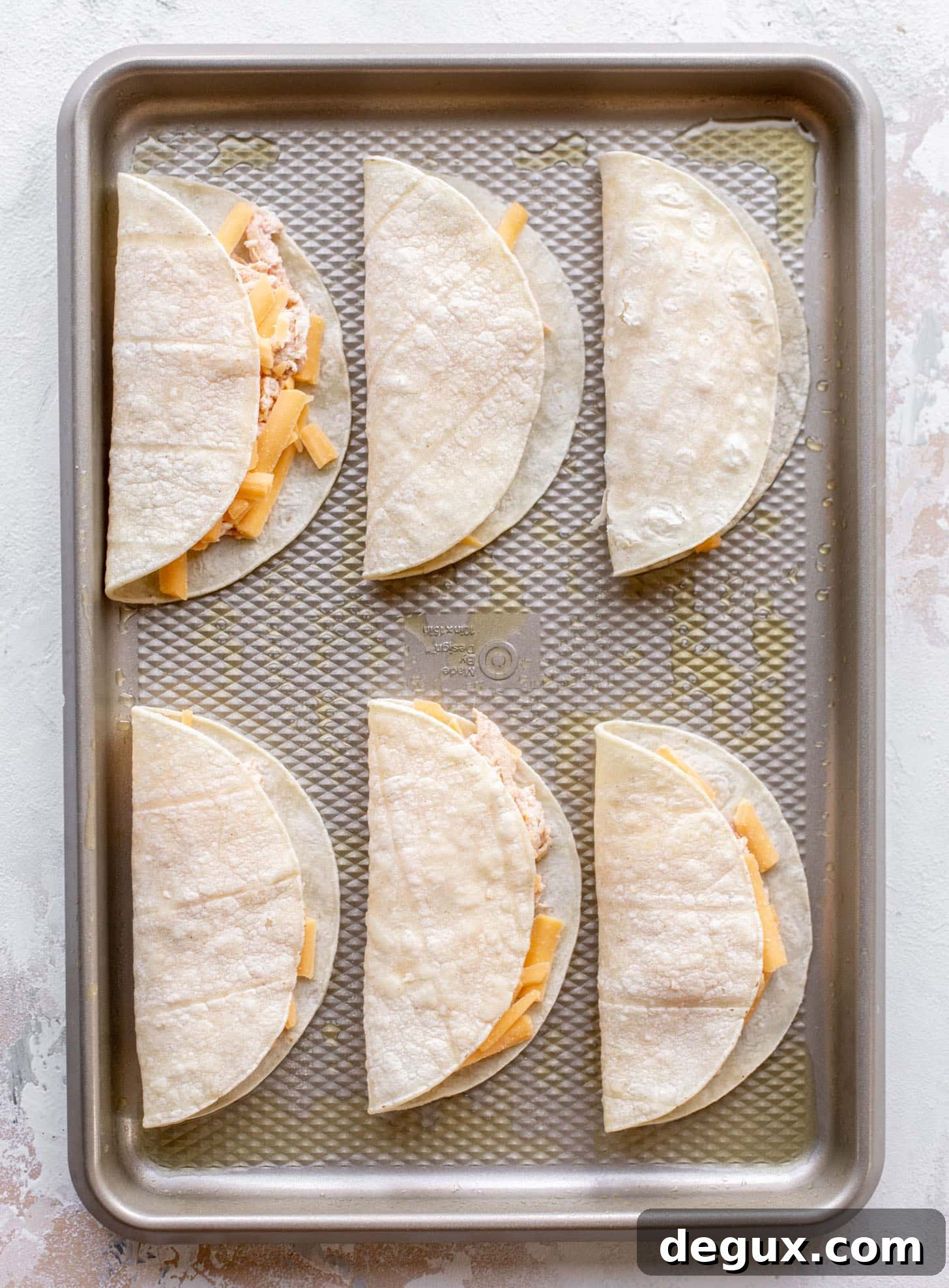 tortillas with salsa chicken filling