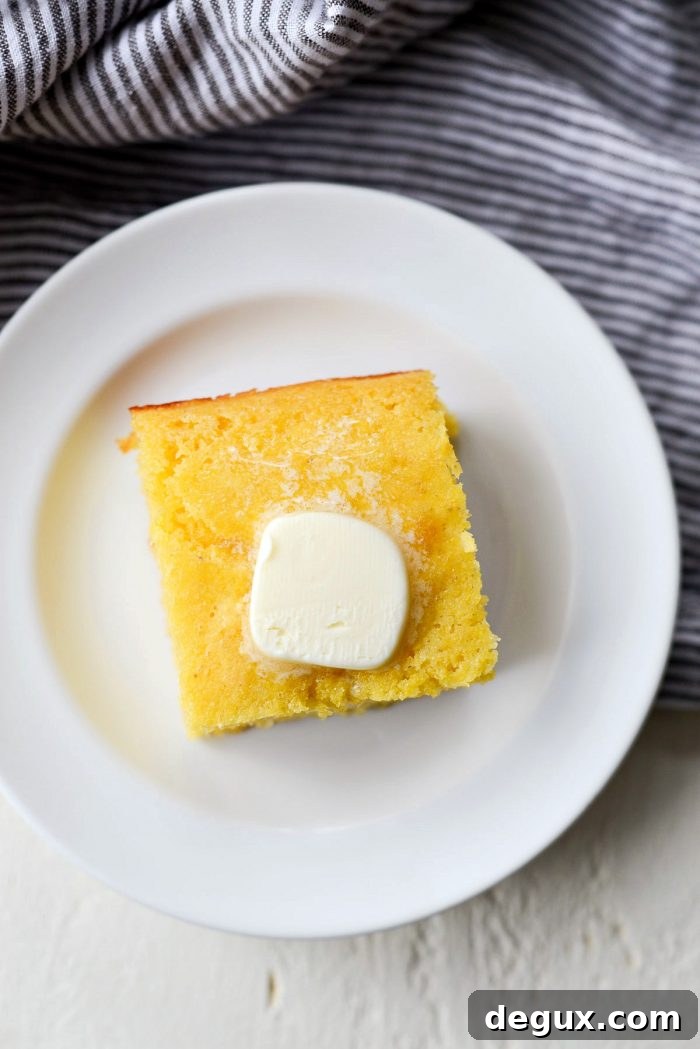 Your Basic Cornbread Recipe l SimplyScratch.com #basic #cornbread #homemade #fromscratch #buttermilk #easy