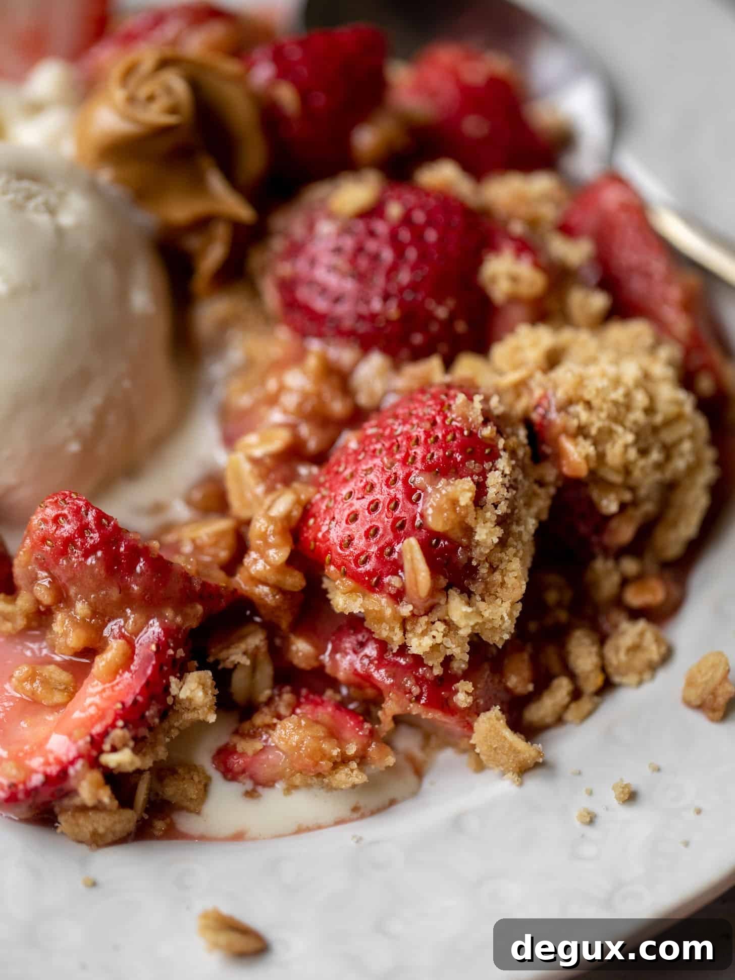 peanut butter strawberry crumble