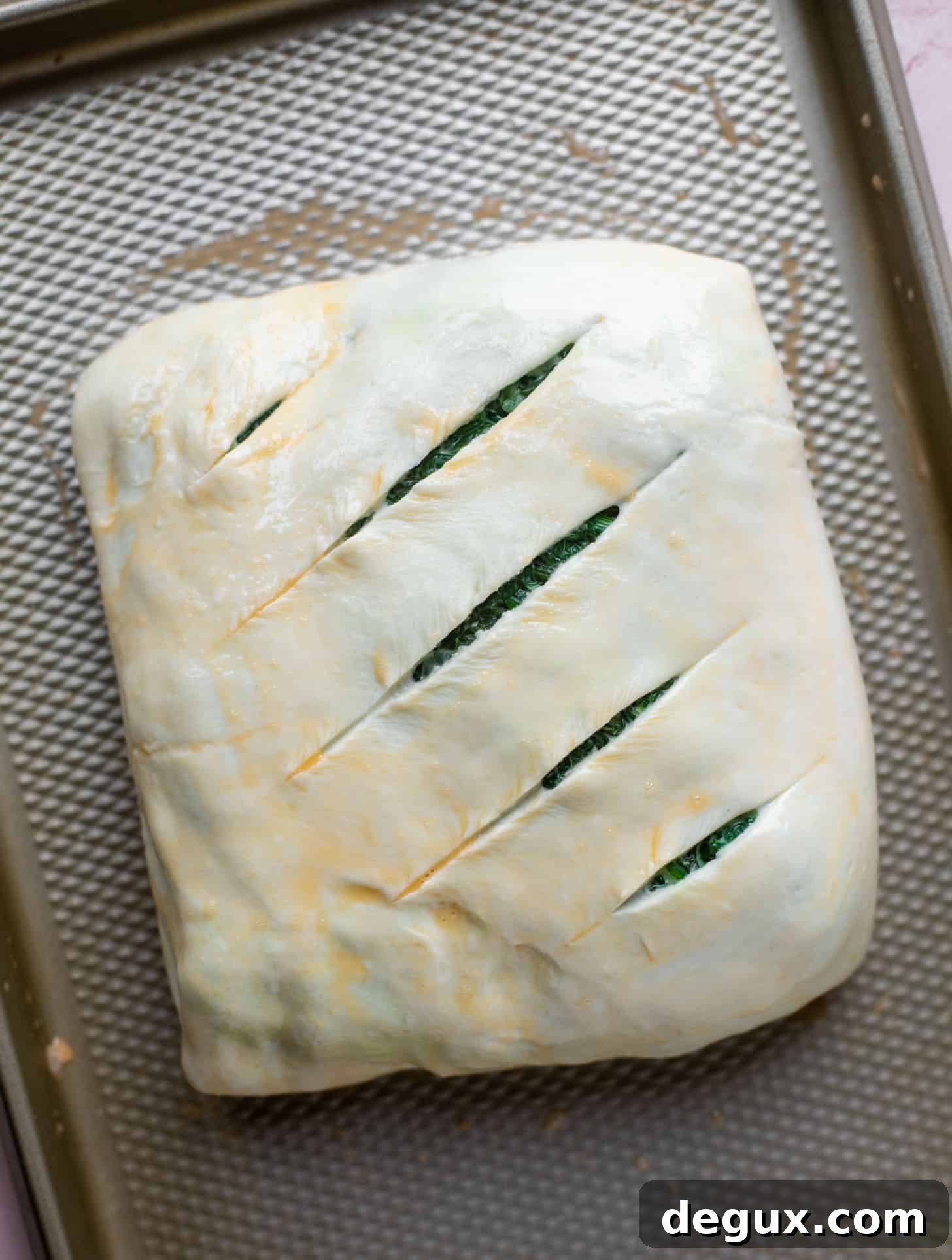 Puff Pastry Salmon en Croûte: Flaky Oven-Baked Salmon Recipe 5 puff pastry wrapped salmon and spinach