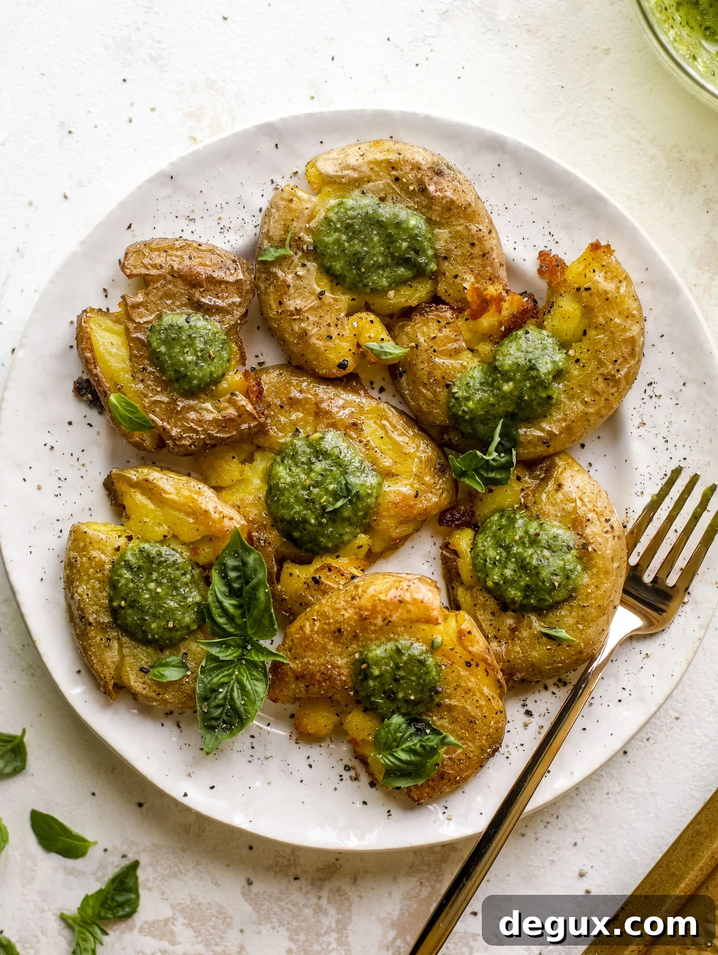 Crispy Pesto Smashed Potatoes Recipe for Crunchy Flavor 2 crispy pesto smashed potatoes