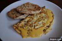 Caramelized Apple and Cheddar Omelette Recipe for Savory Mooks