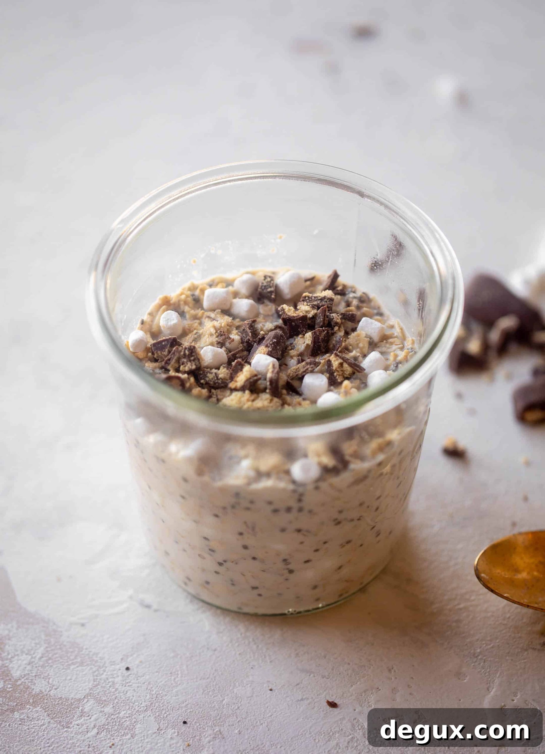 S'mores Overnight Oats Recipe: Creamy Chocolate & Graham Cluster 6 s'mores overnight oats